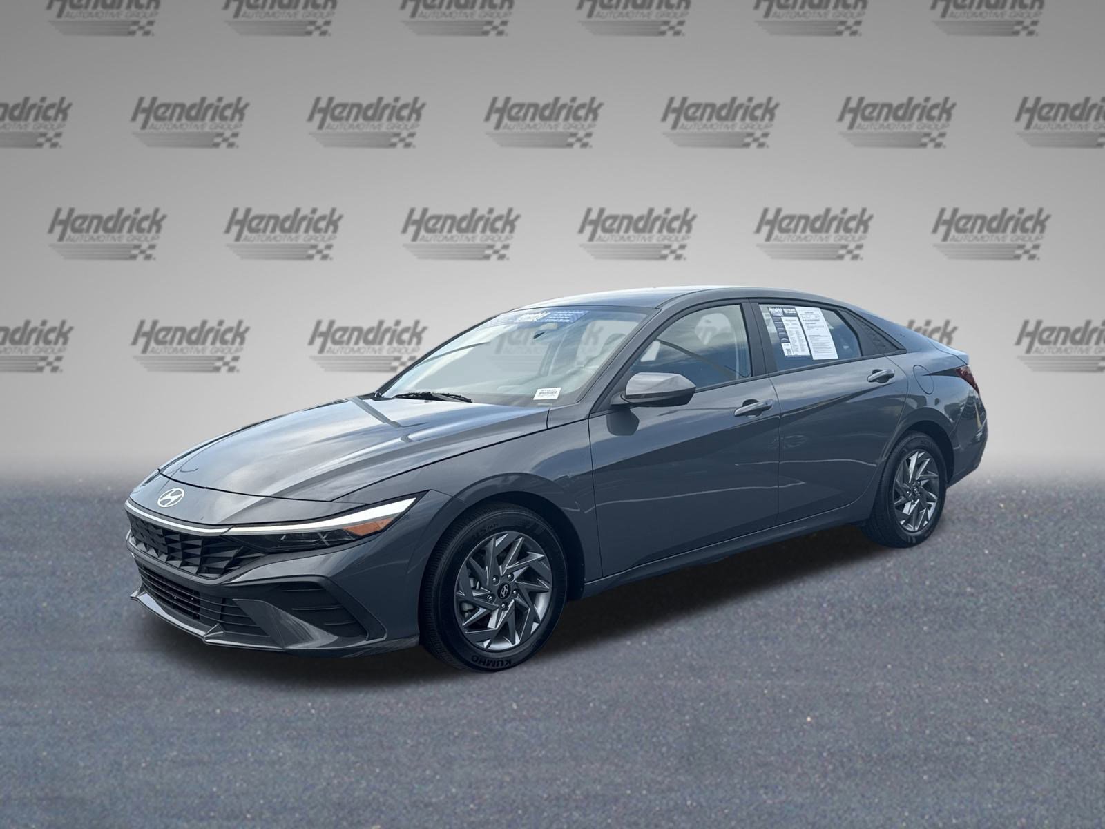 2024 Hyundai Elantra SEL photo 3