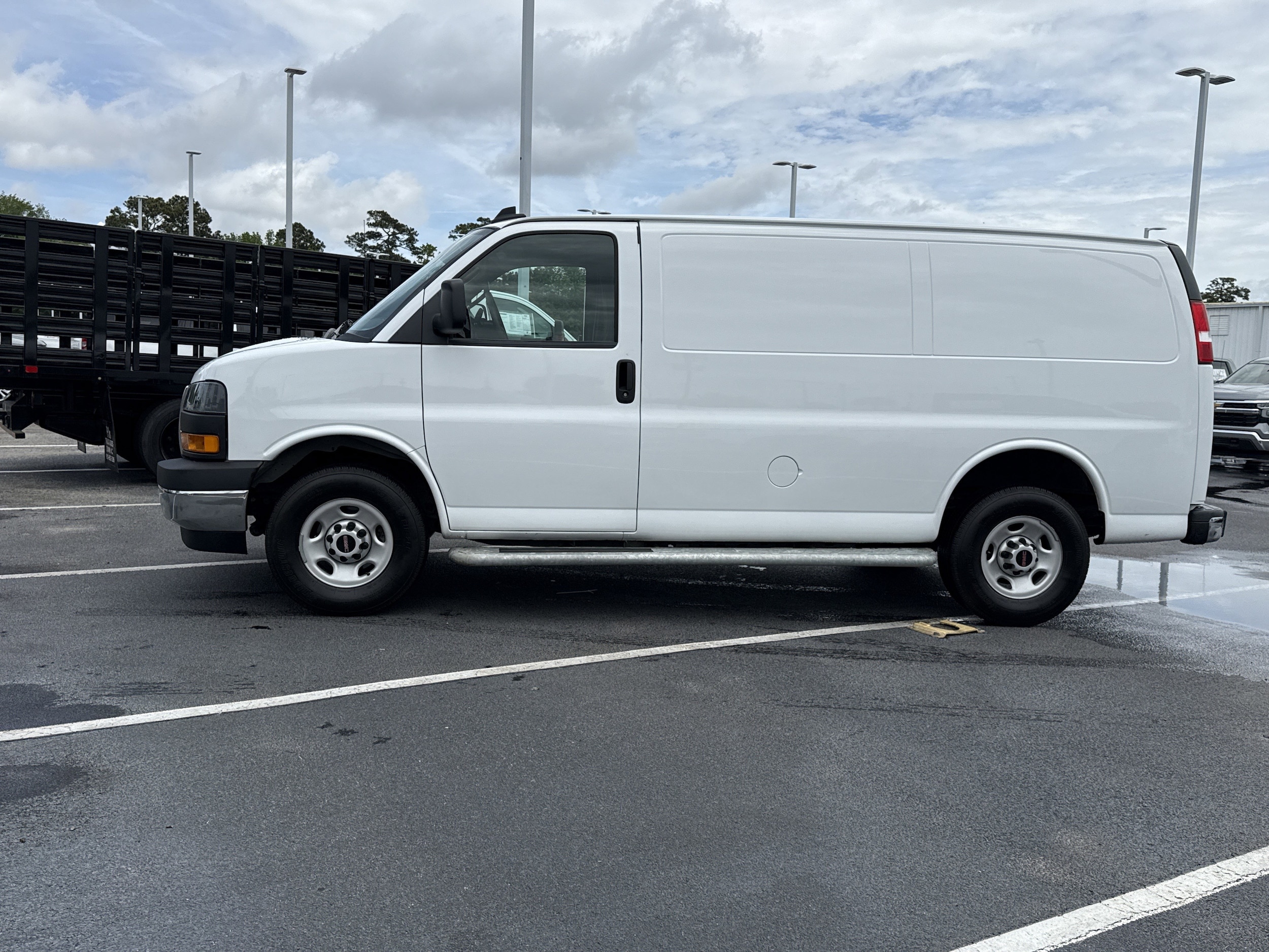 2024 GMC Savana Cargo Van photo 5