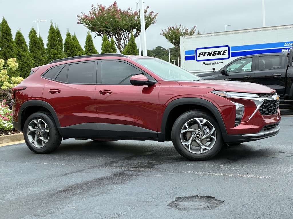 Used 2025 Chevrolet Trax LT SUV