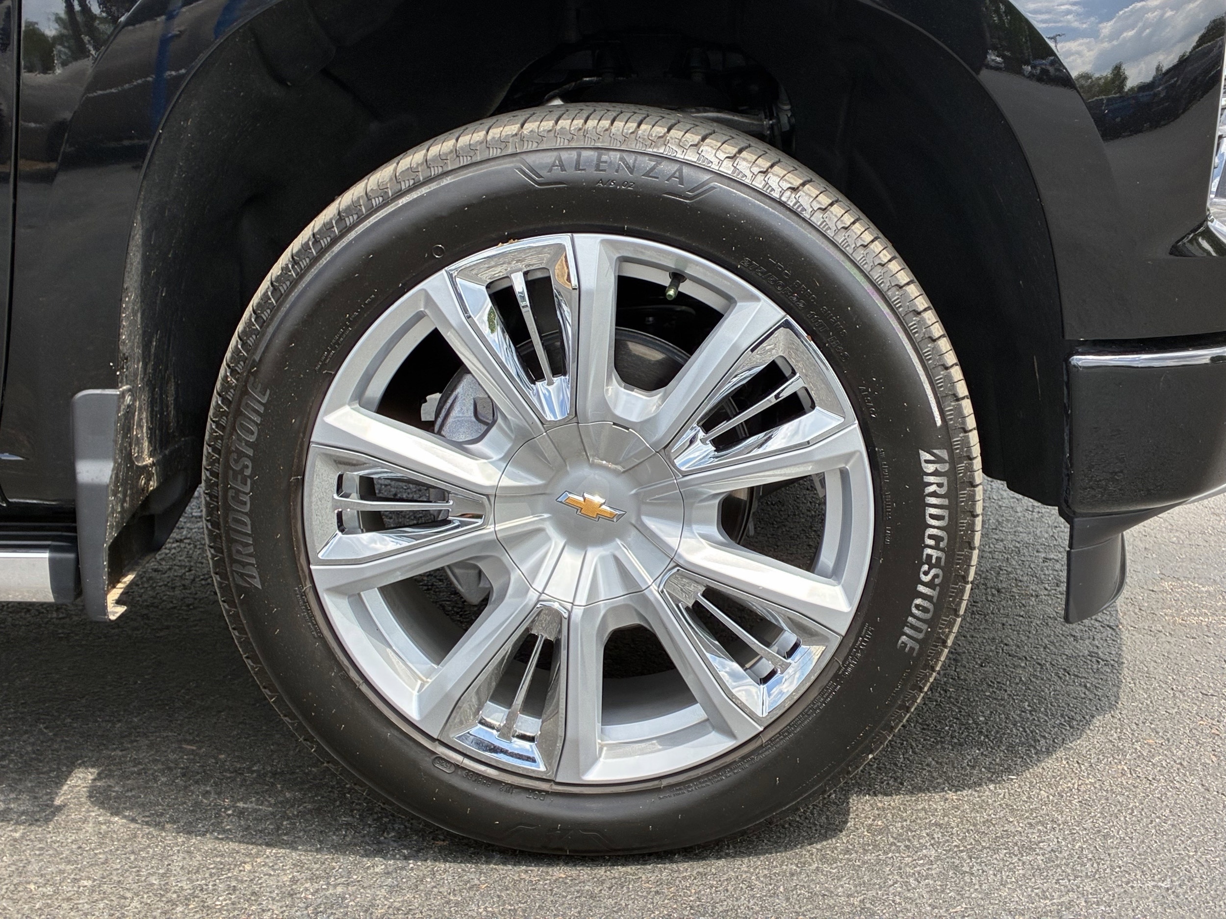 2025 Chevrolet Silverado 1500 High Country photo 4