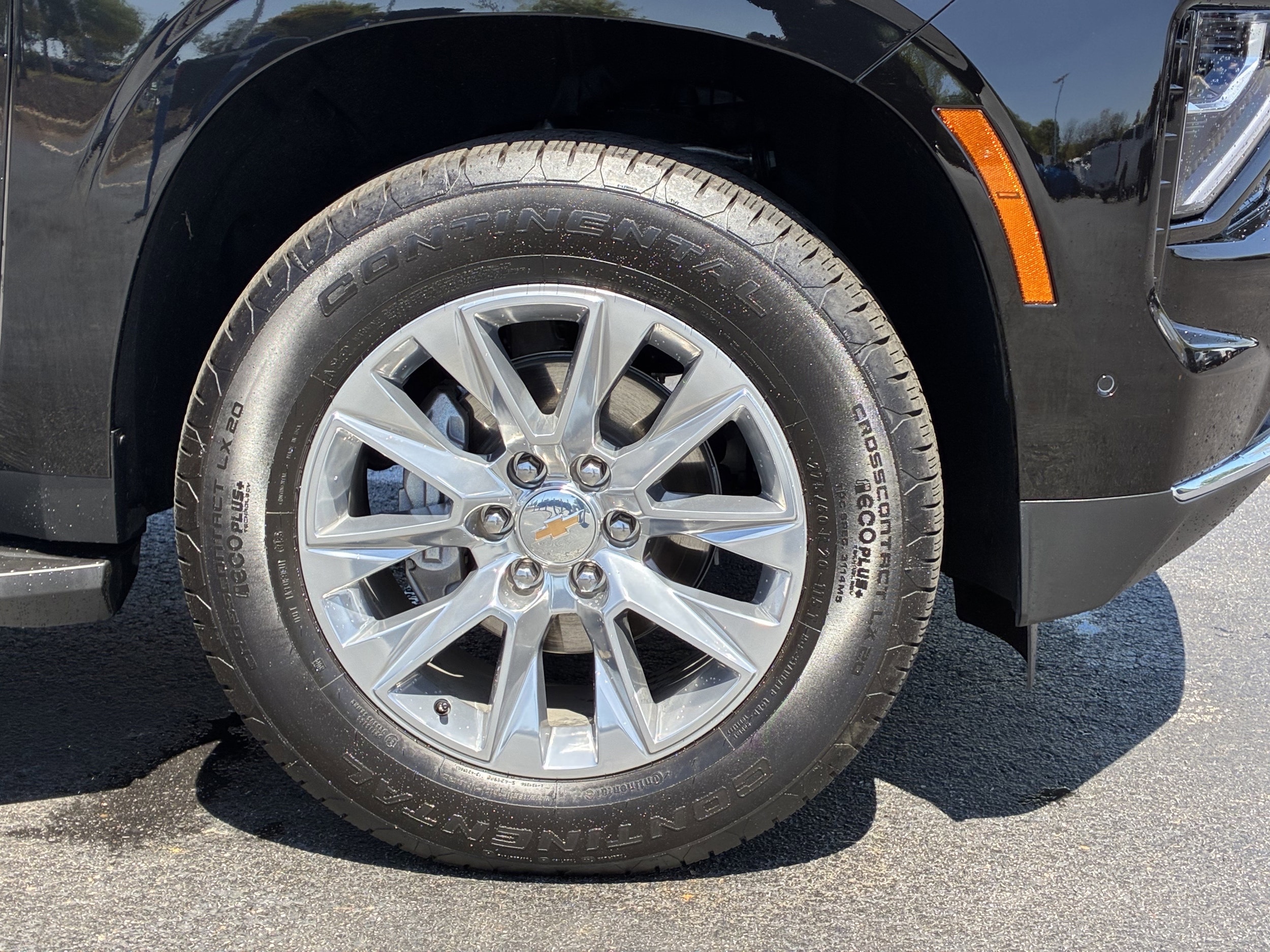 2026 Chevrolet Suburban Premier photo 4