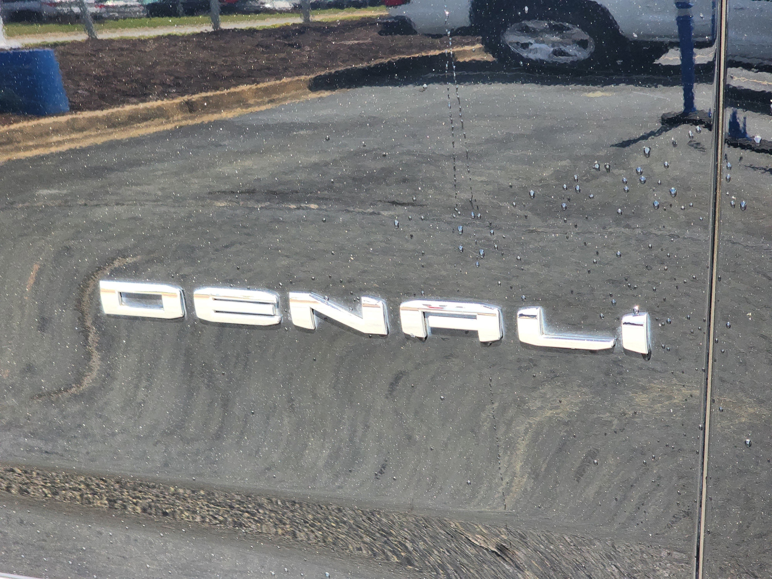 2023 GMC Yukon Denali photo 5