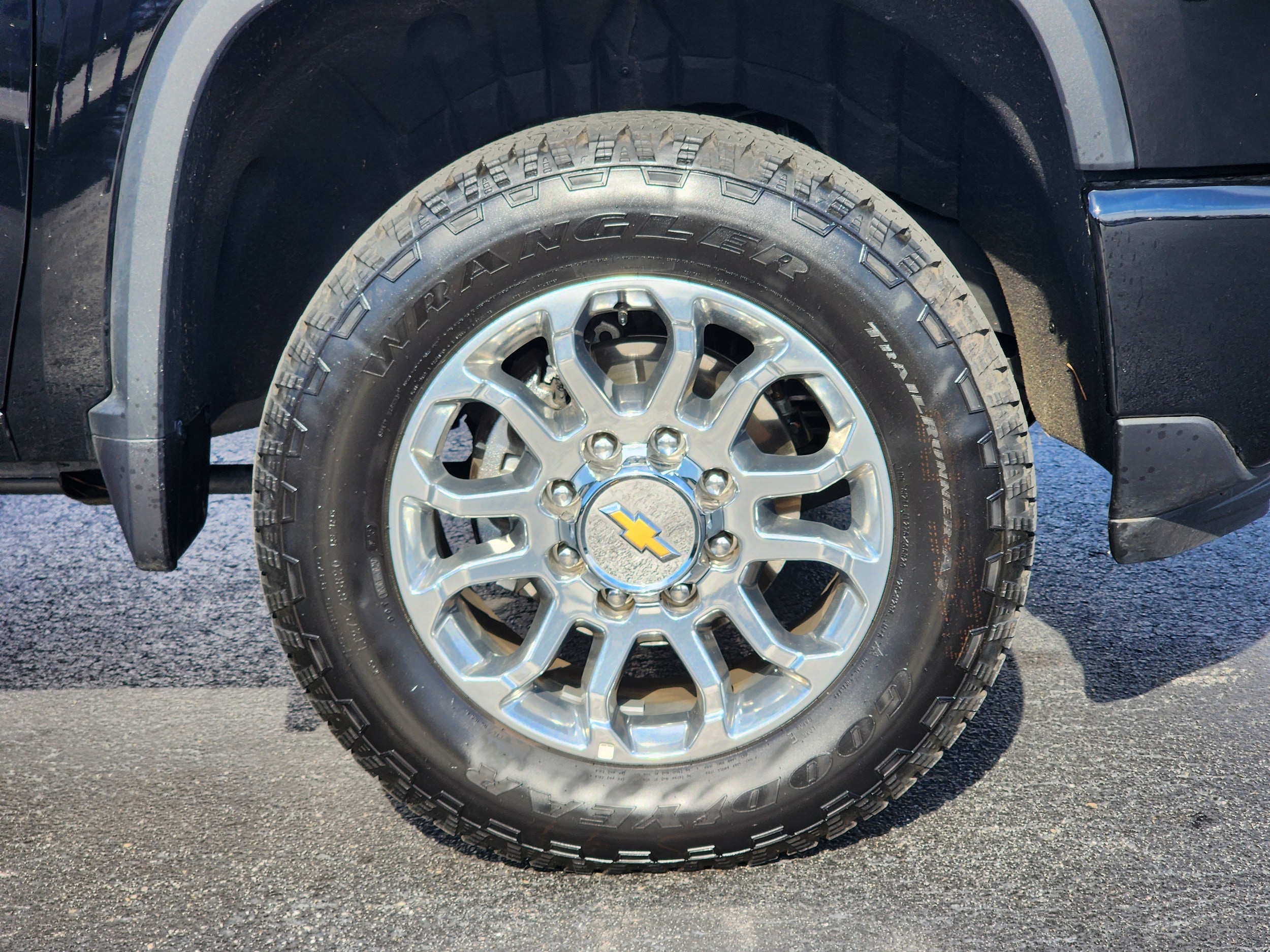 2025 Chevrolet Silverado 2500HD LT photo 4