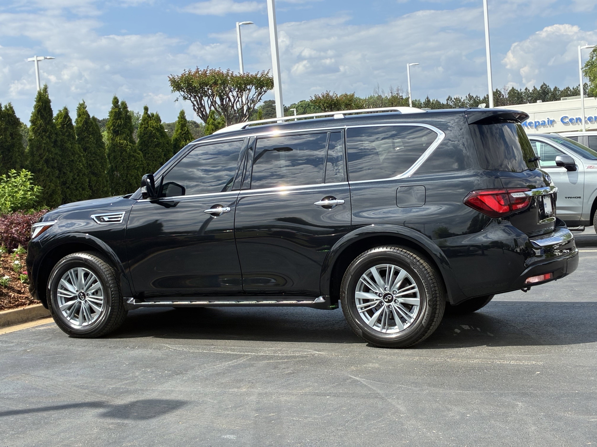 2024 INFINITI QX80 LUXE photo 3