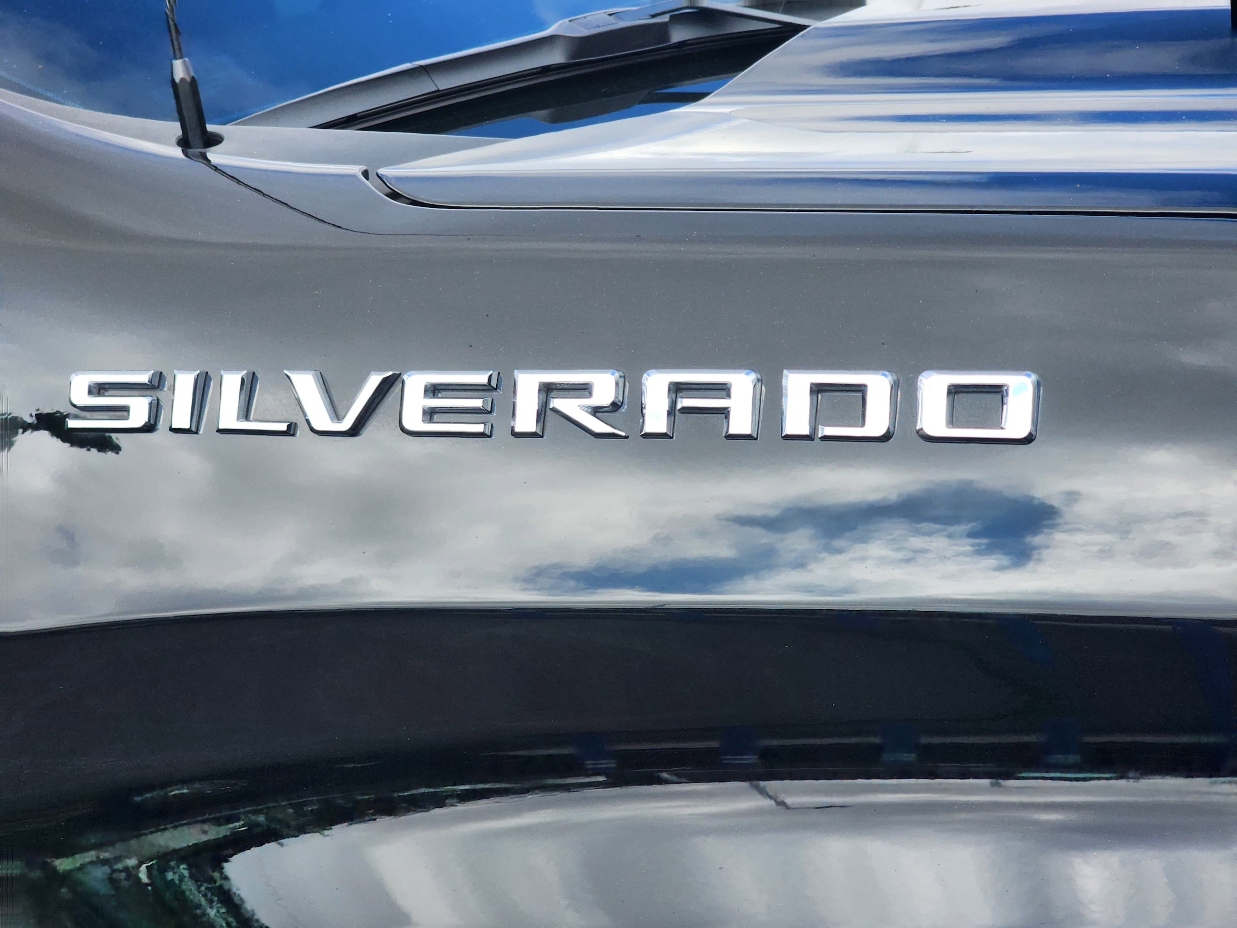 2025 Chevrolet Silverado 1500 RST photo 5