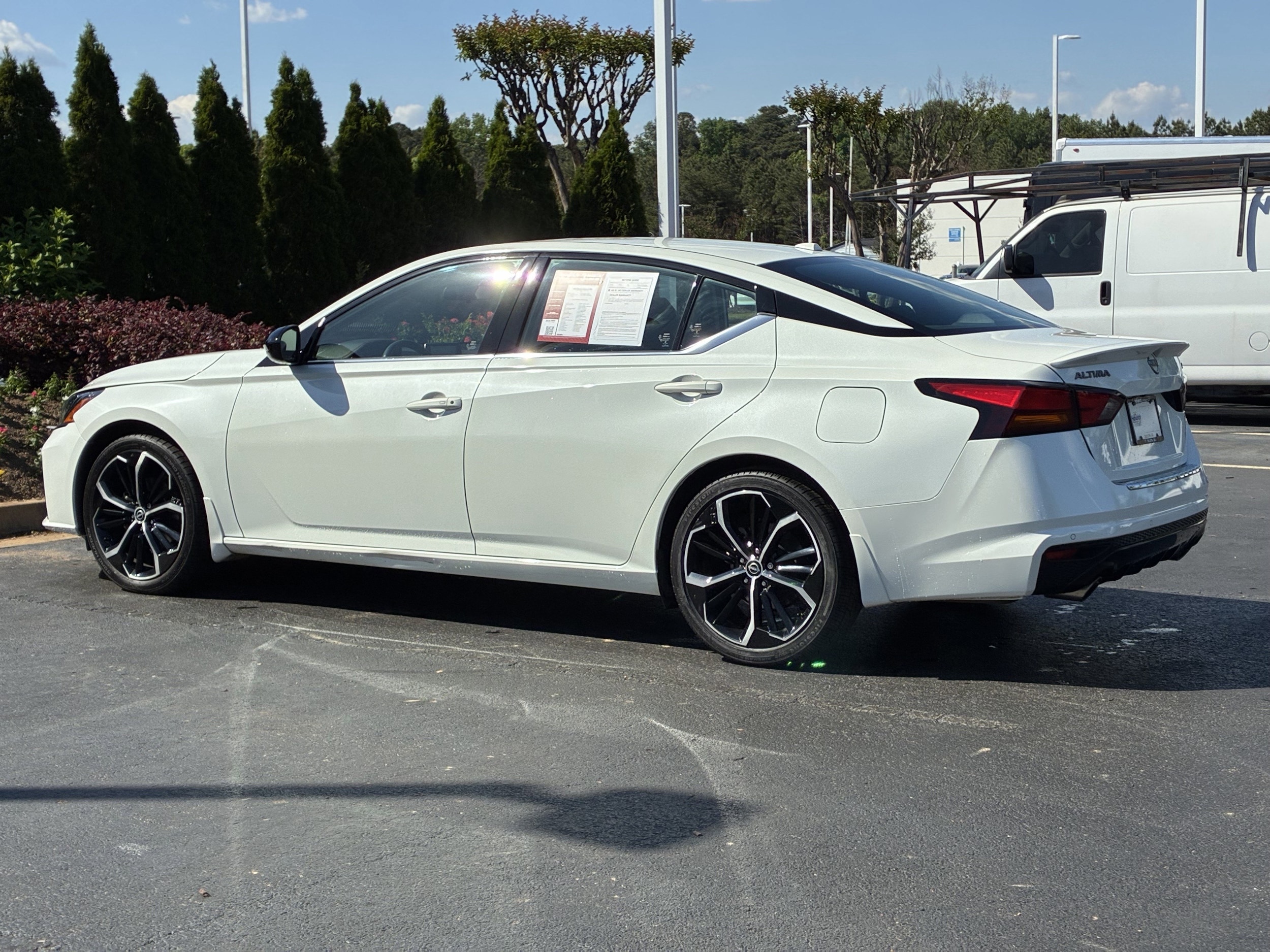 2023 Nissan Altima 2.5 SR photo 3