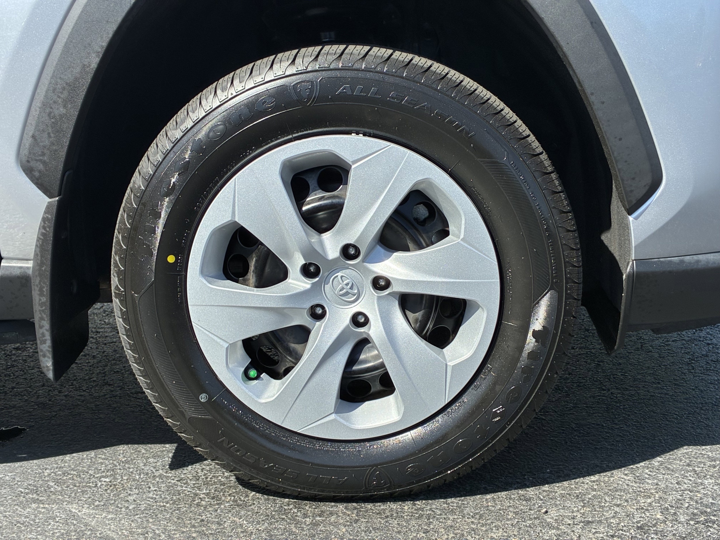 2024 Toyota RAV4 LE photo 5