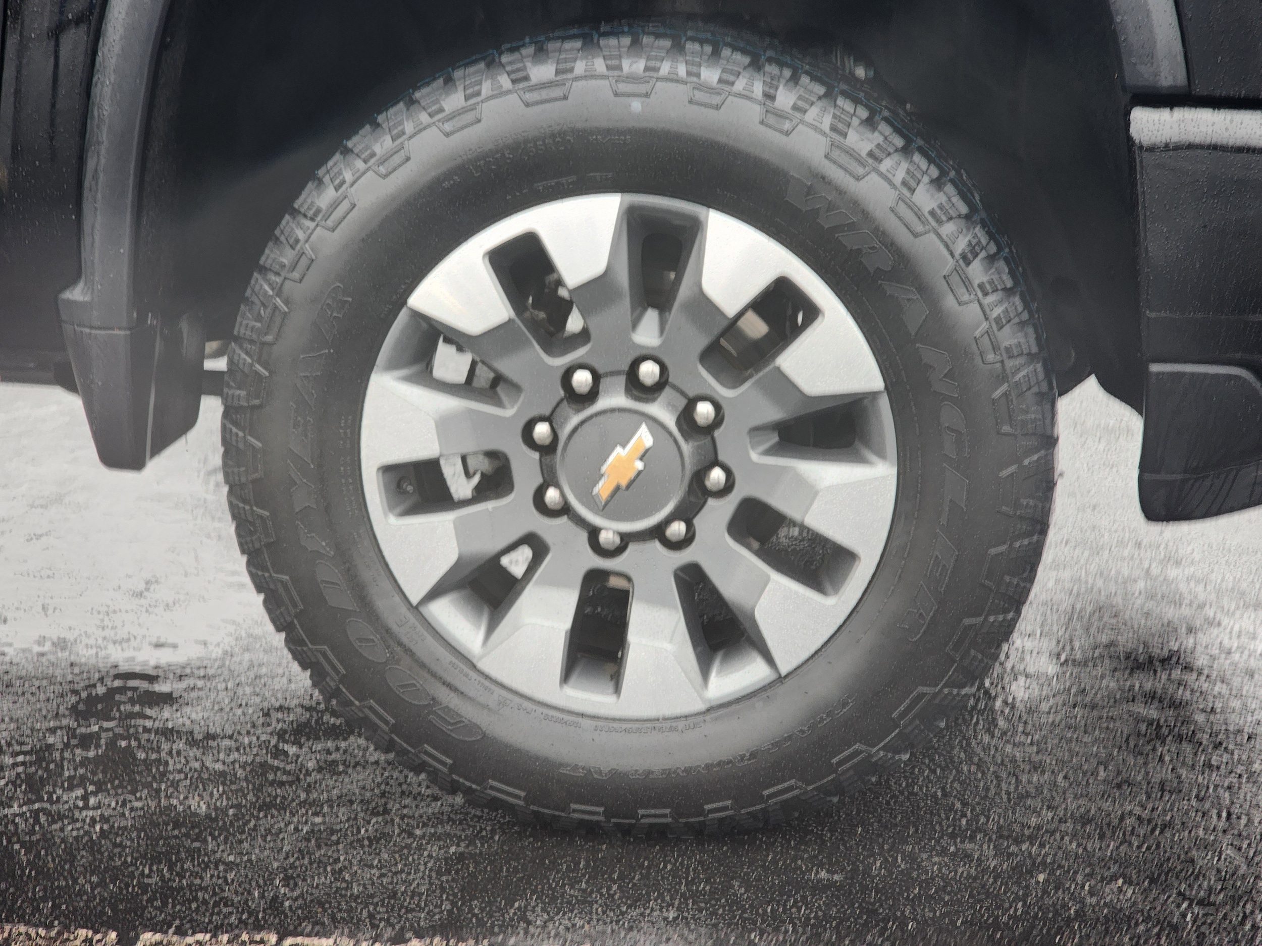 2025 Chevrolet Silverado 2500HD Custom photo 4