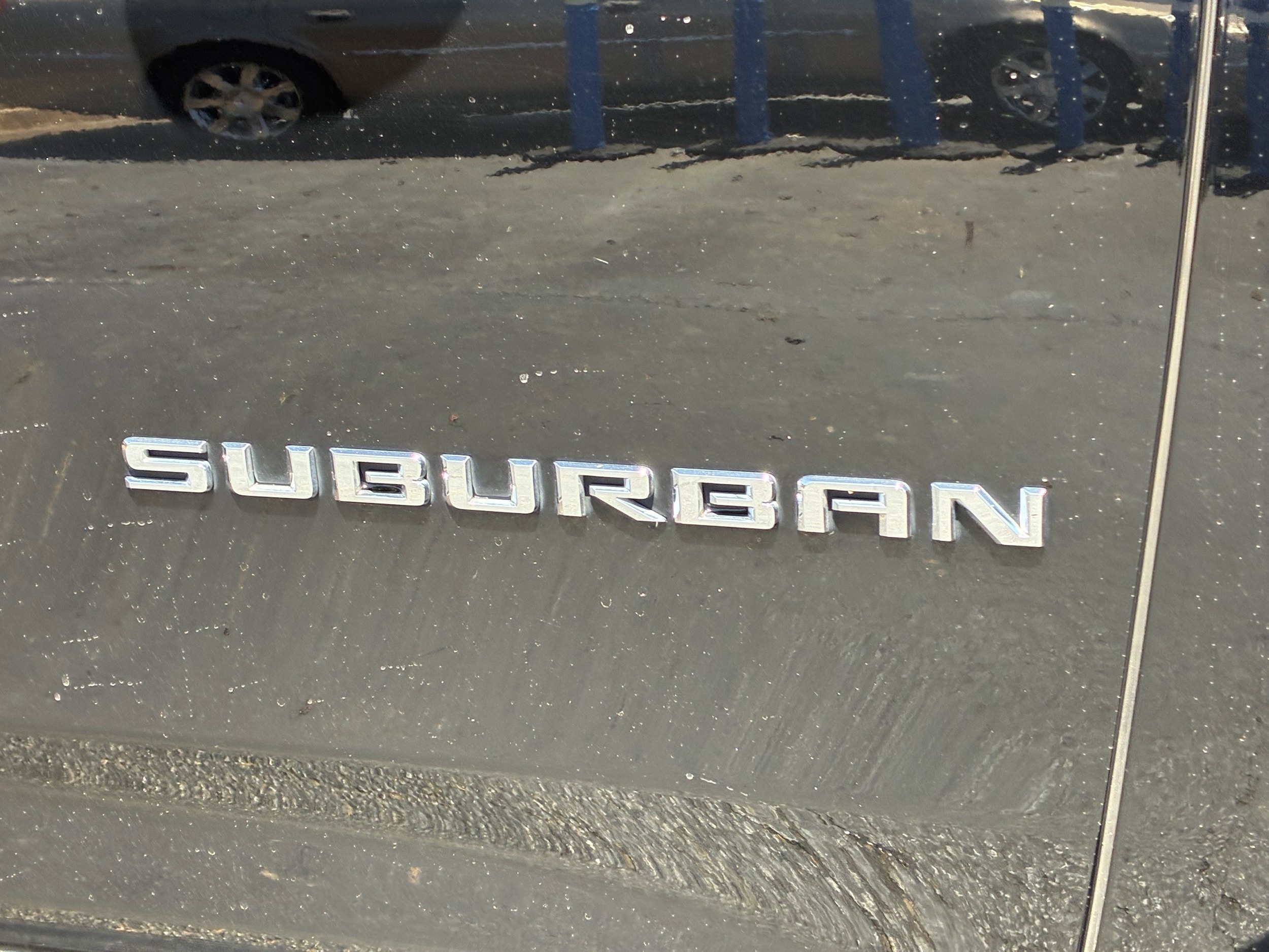 2023 Chevrolet Suburban LT photo 6