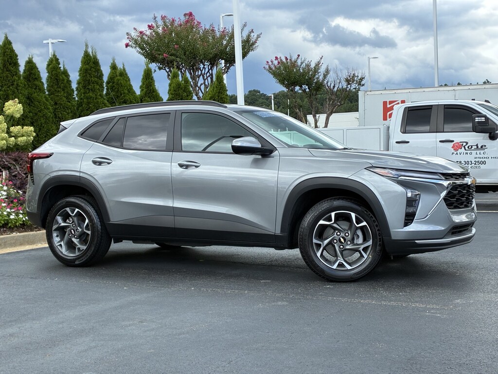 Used 2025 Chevrolet Trax LT SUV