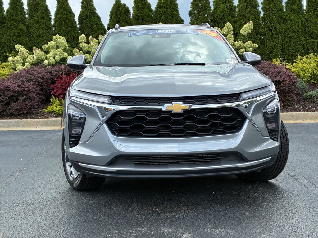 Used 2025 Chevrolet Trax LT SUV