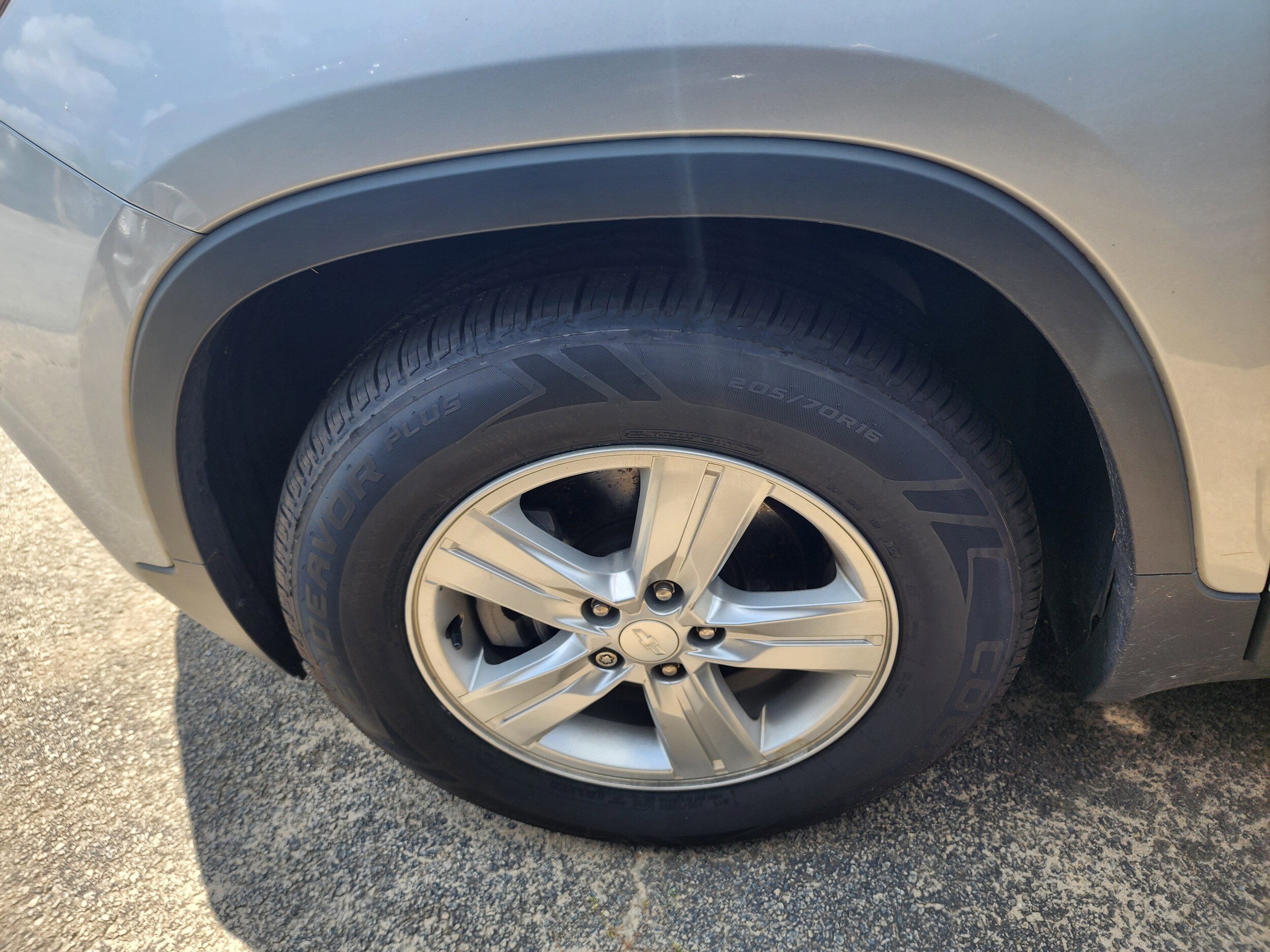 2020 Chevrolet Trax LT photo 2