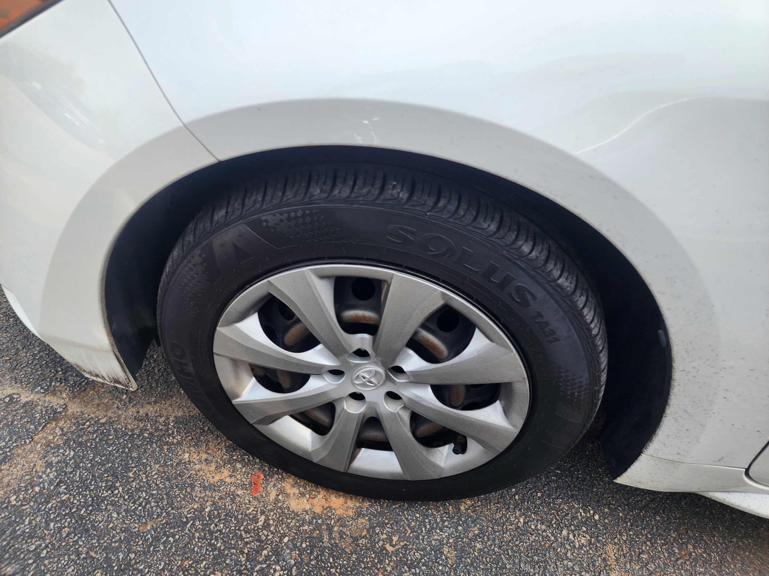 2020 Toyota Corolla LE photo 3