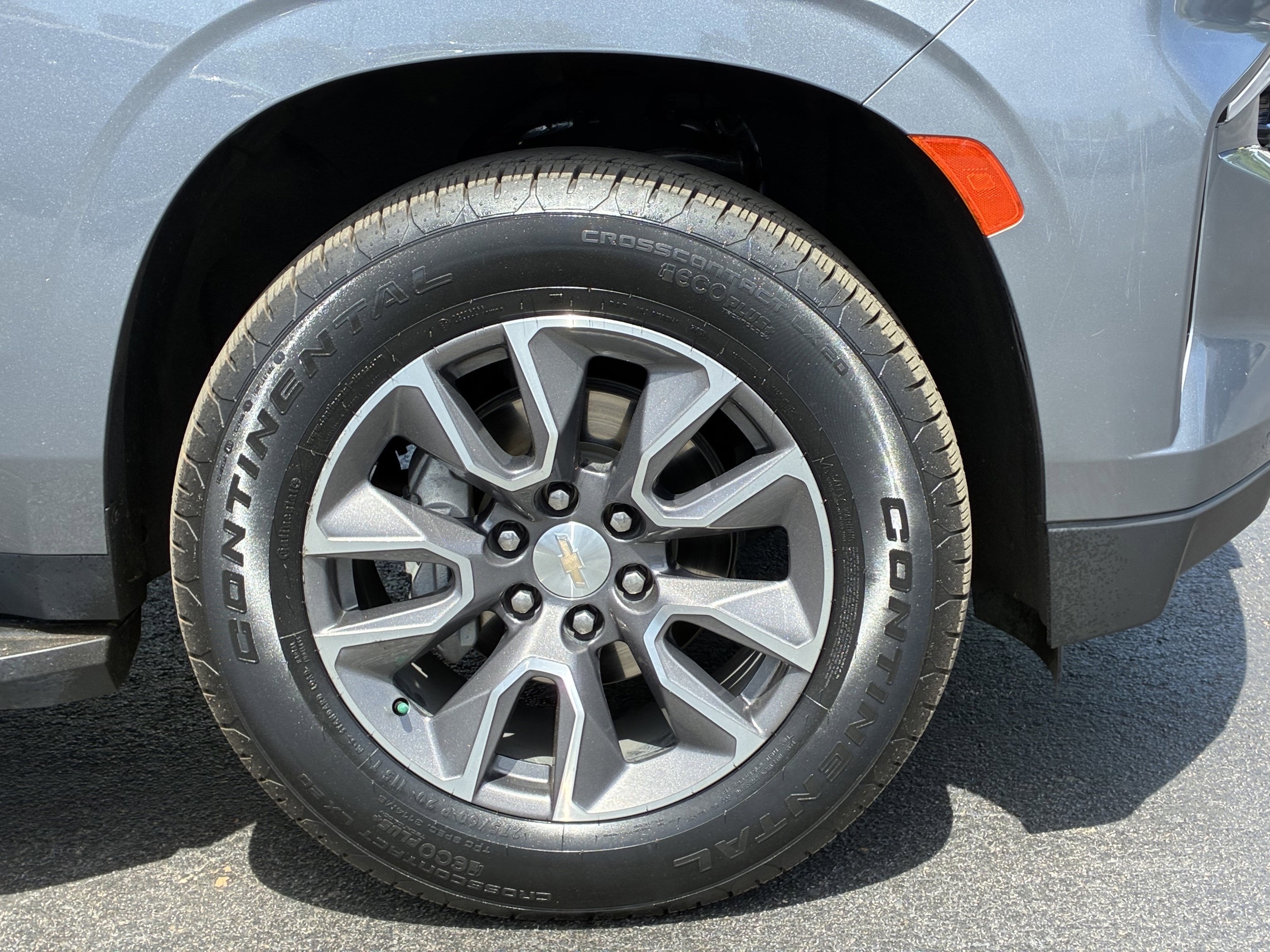 2022 Chevrolet Suburban LS photo 4