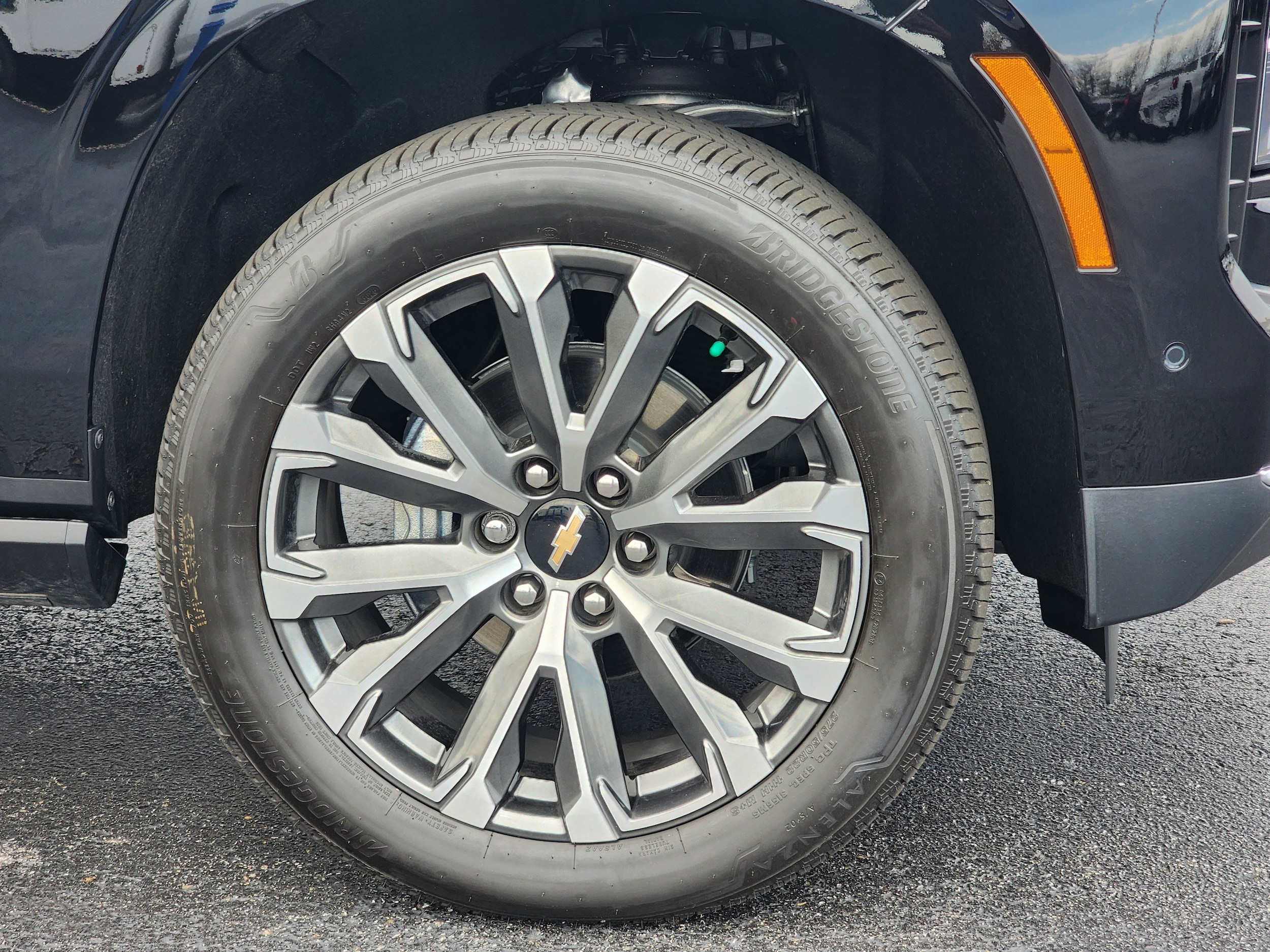 2026 Chevrolet Suburban High Country photo 4