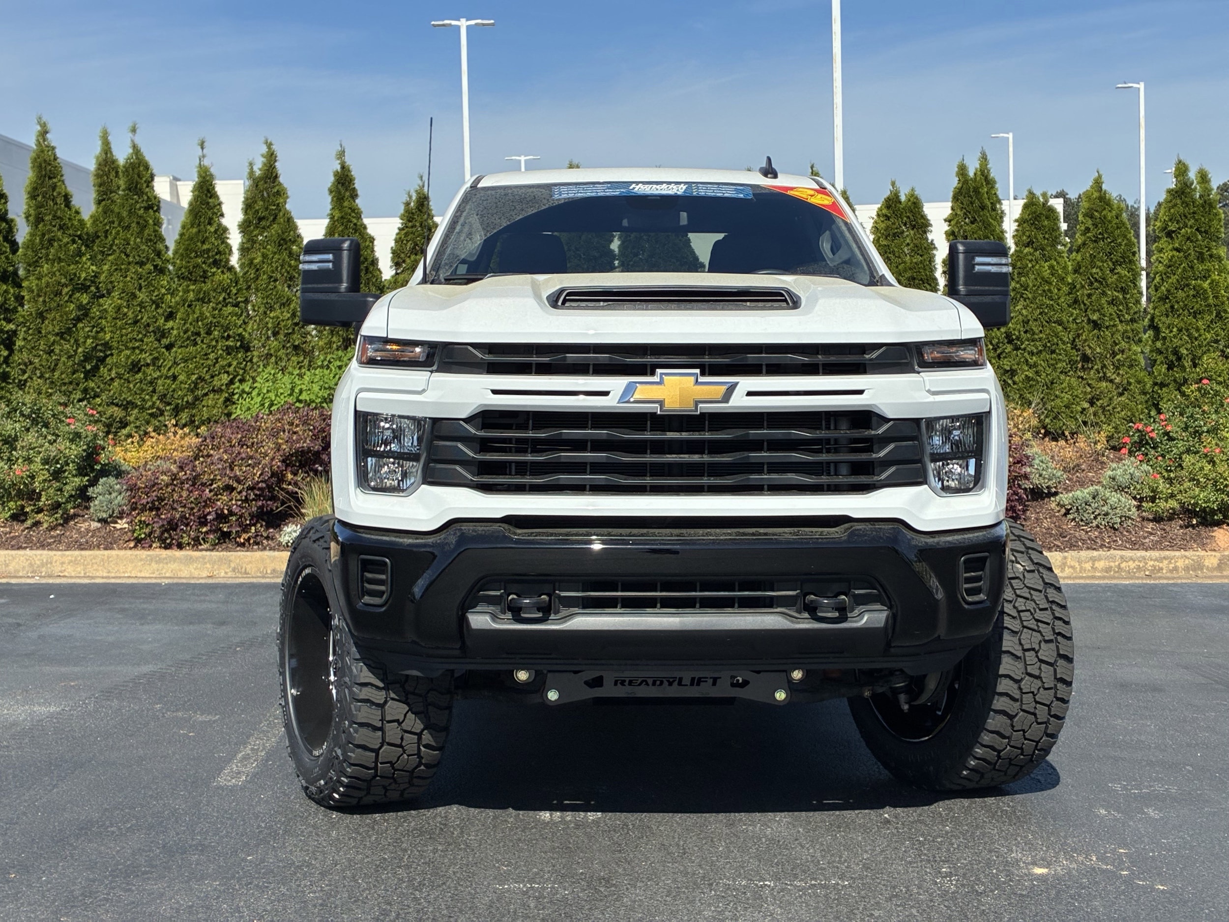 2025 Chevrolet Silverado 2500HD Custom photo 4