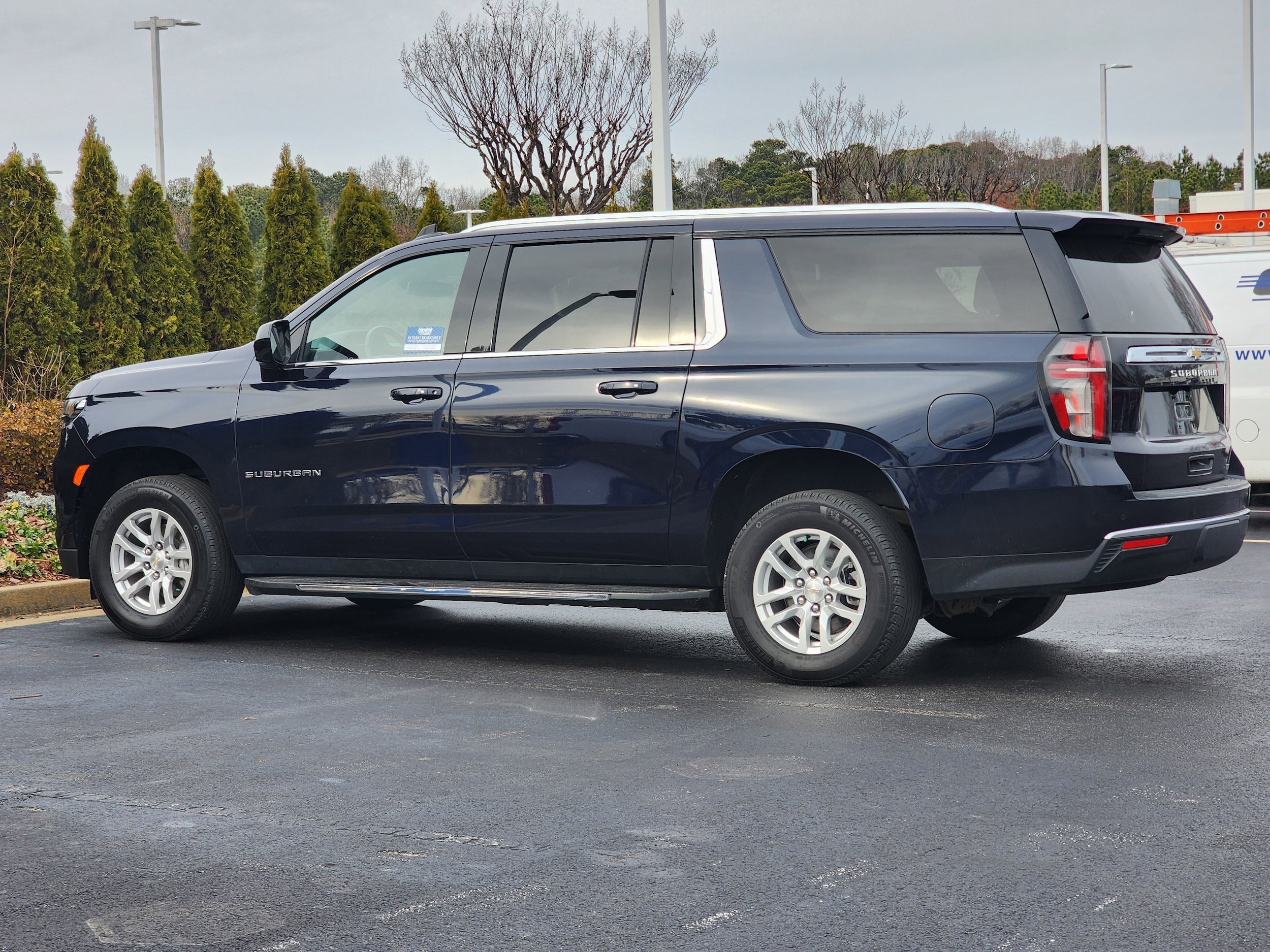 2024 Chevrolet Suburban LT photo 3