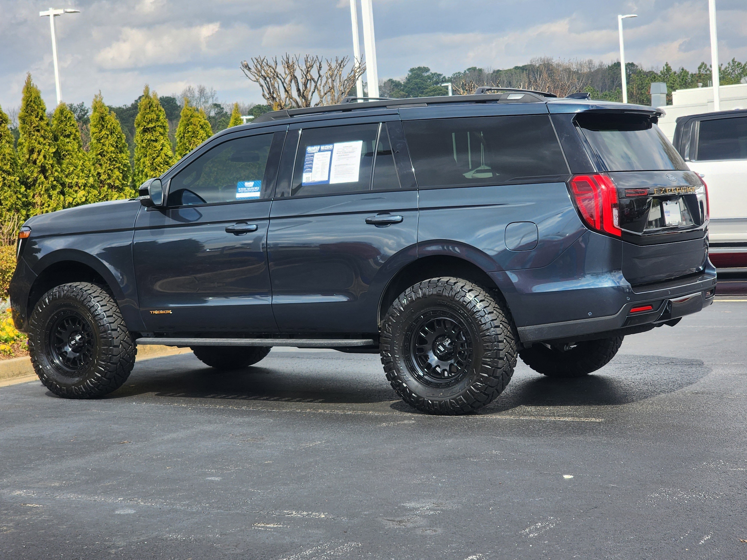 2025 Ford Expedition Tremor photo 3