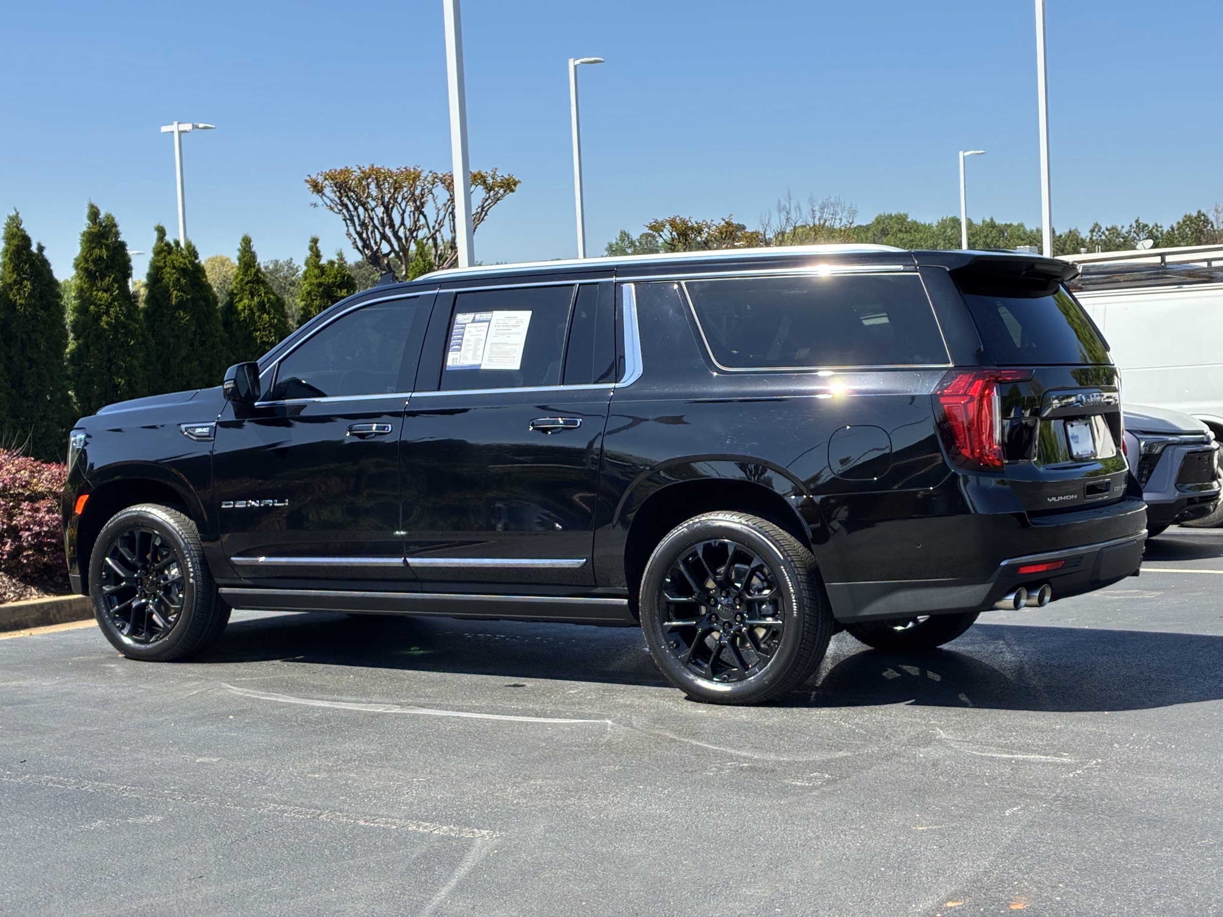 2023 GMC Yukon XL Denali Ultimate photo 3