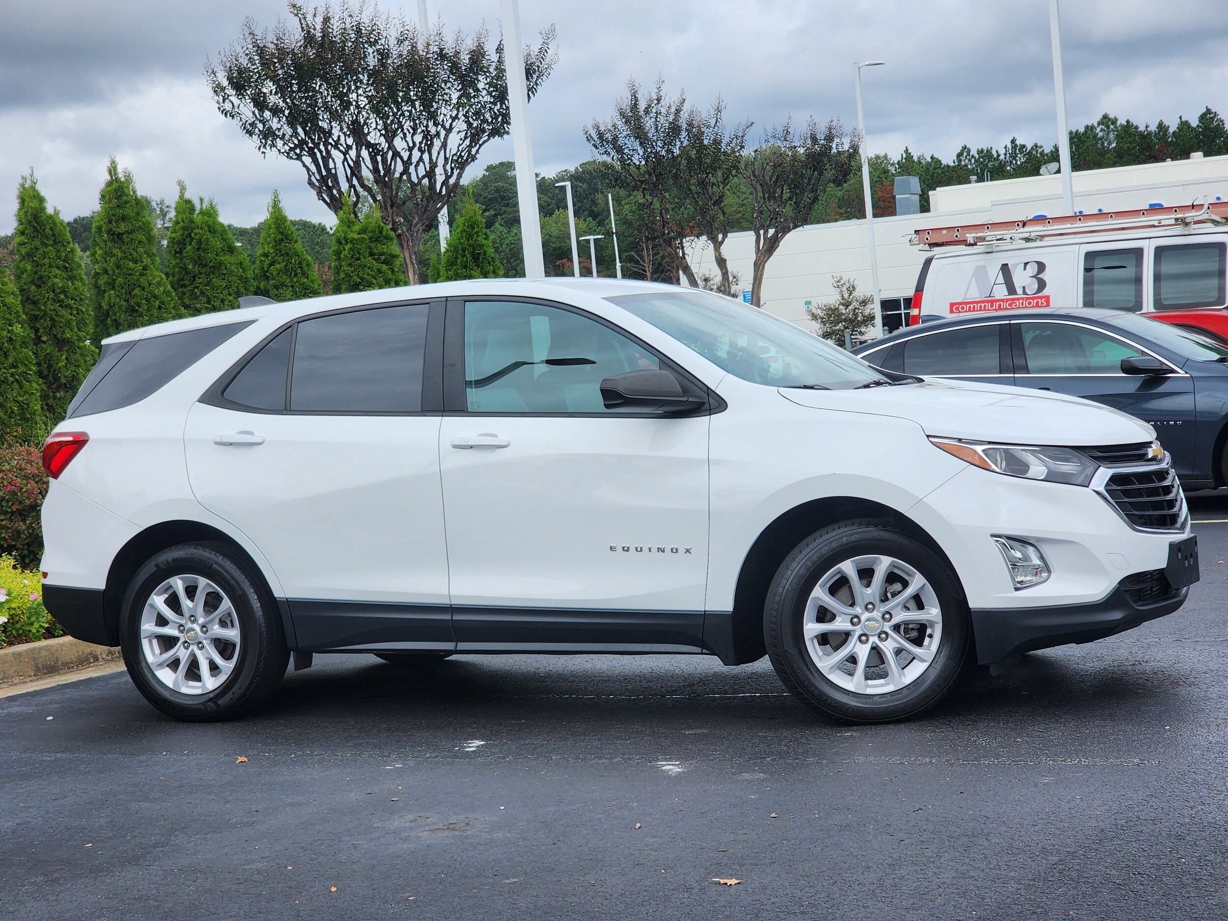 2021 Chevrolet Equinox LS photo 2