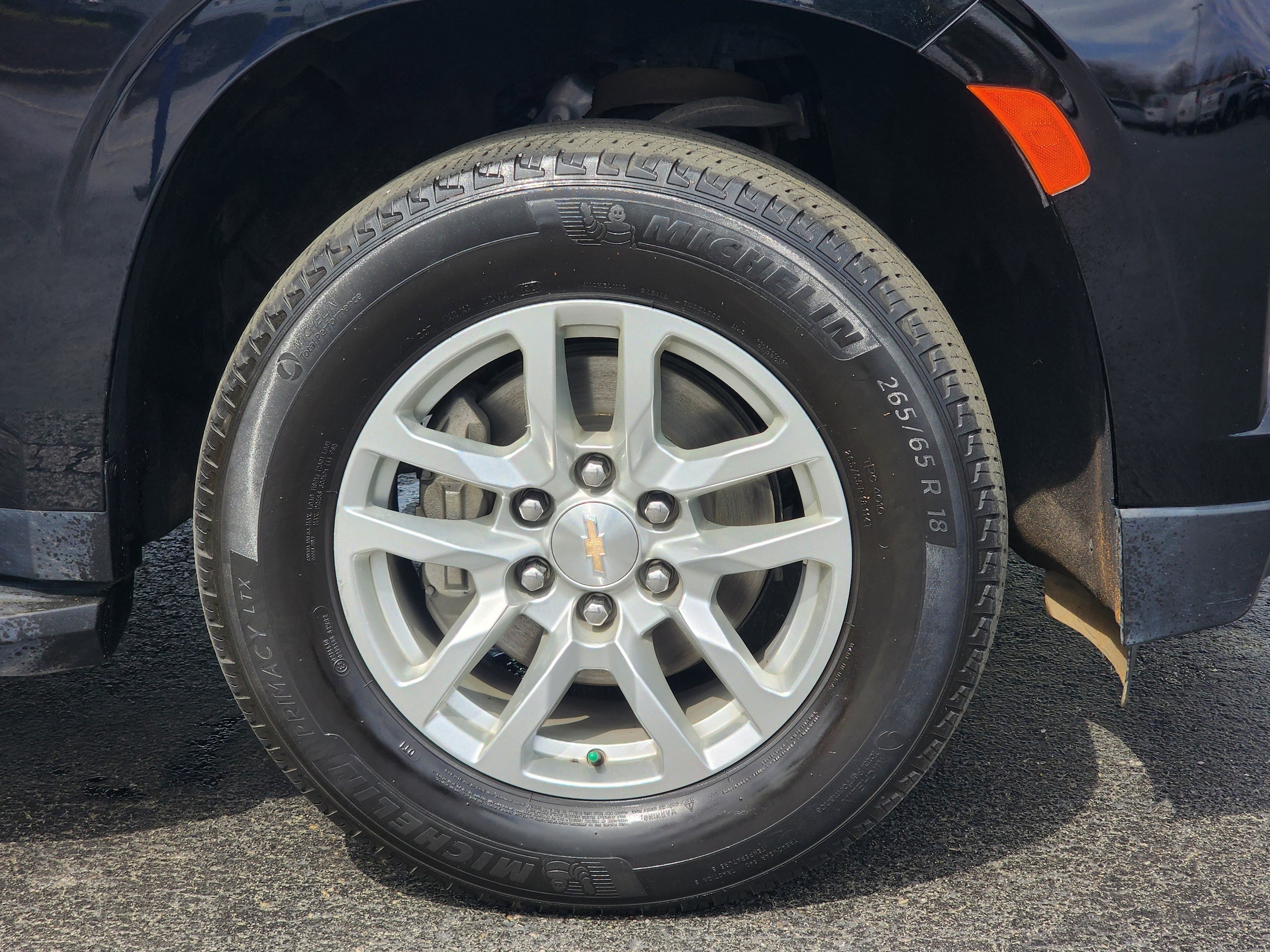 2024 Chevrolet Suburban LT photo 4