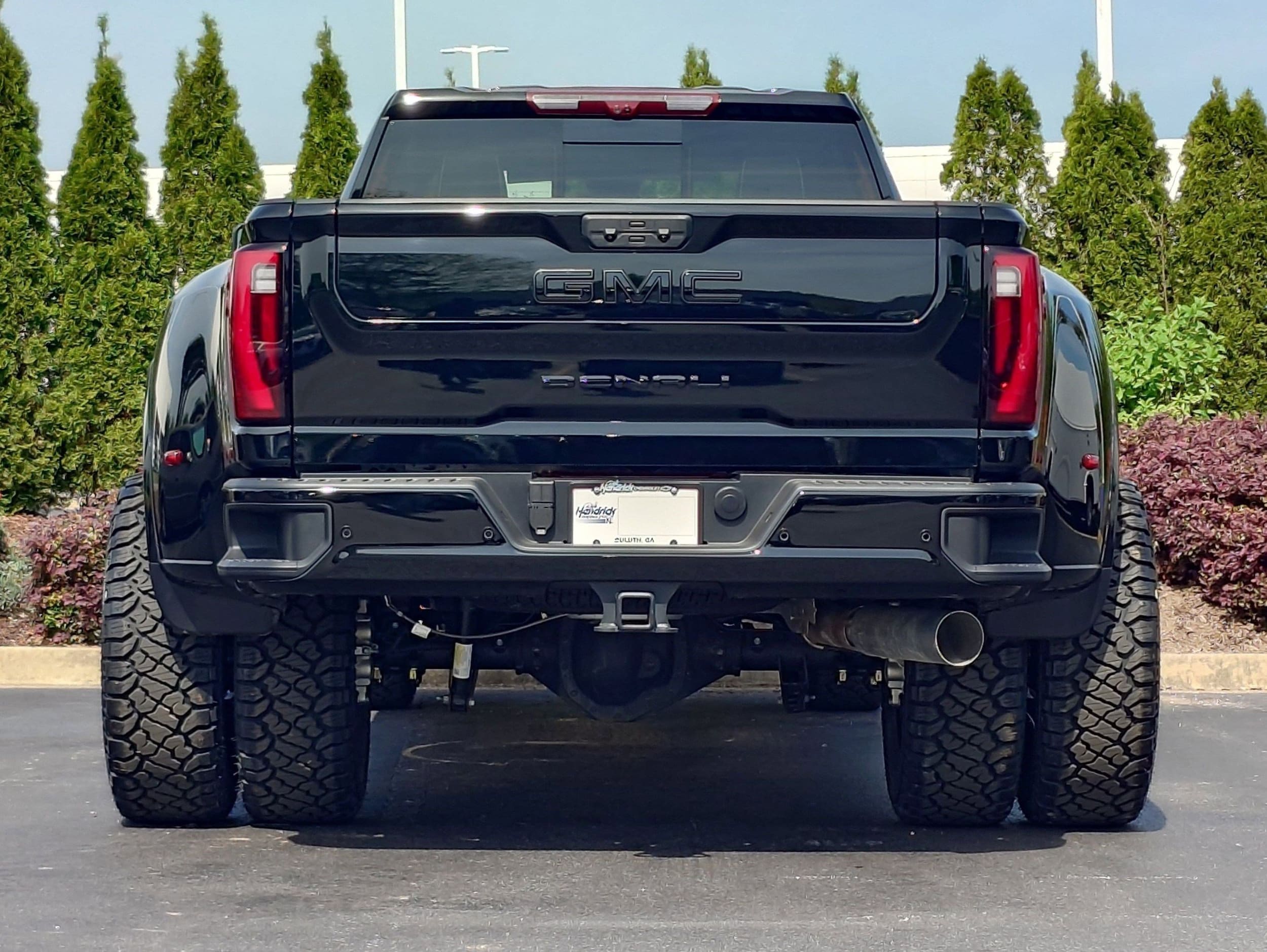 2025 GMC Sierra 3500HD Denali Ultimate photo 3