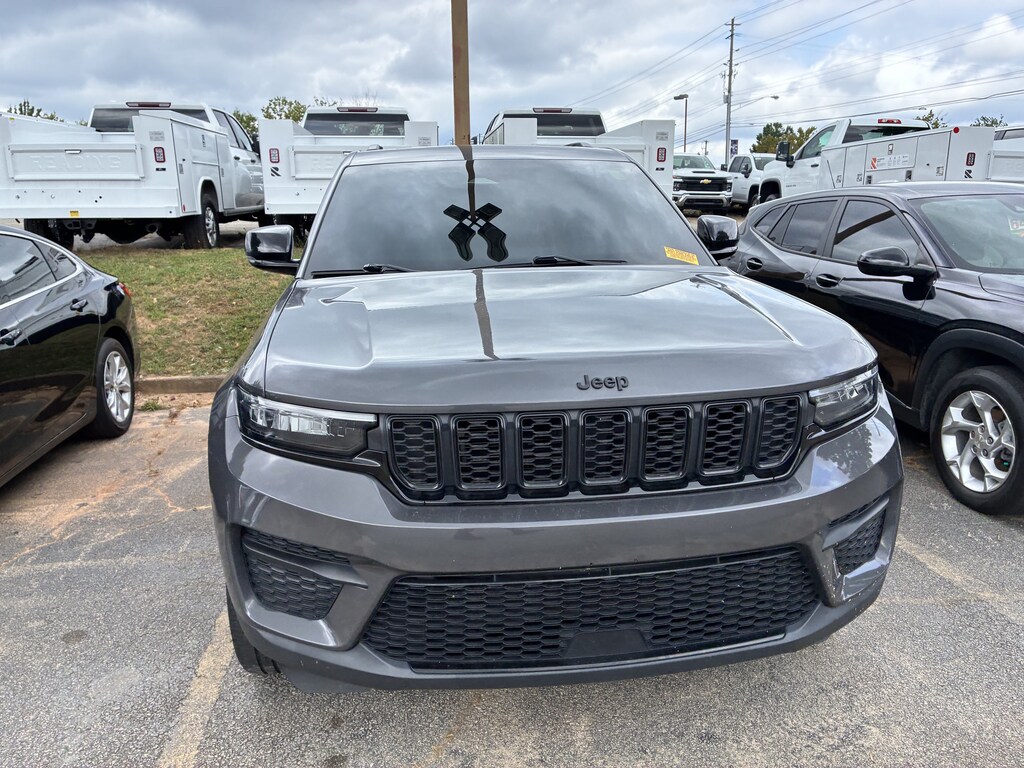 Used 2023 Jeep Grand Cherokee Altitude SUV