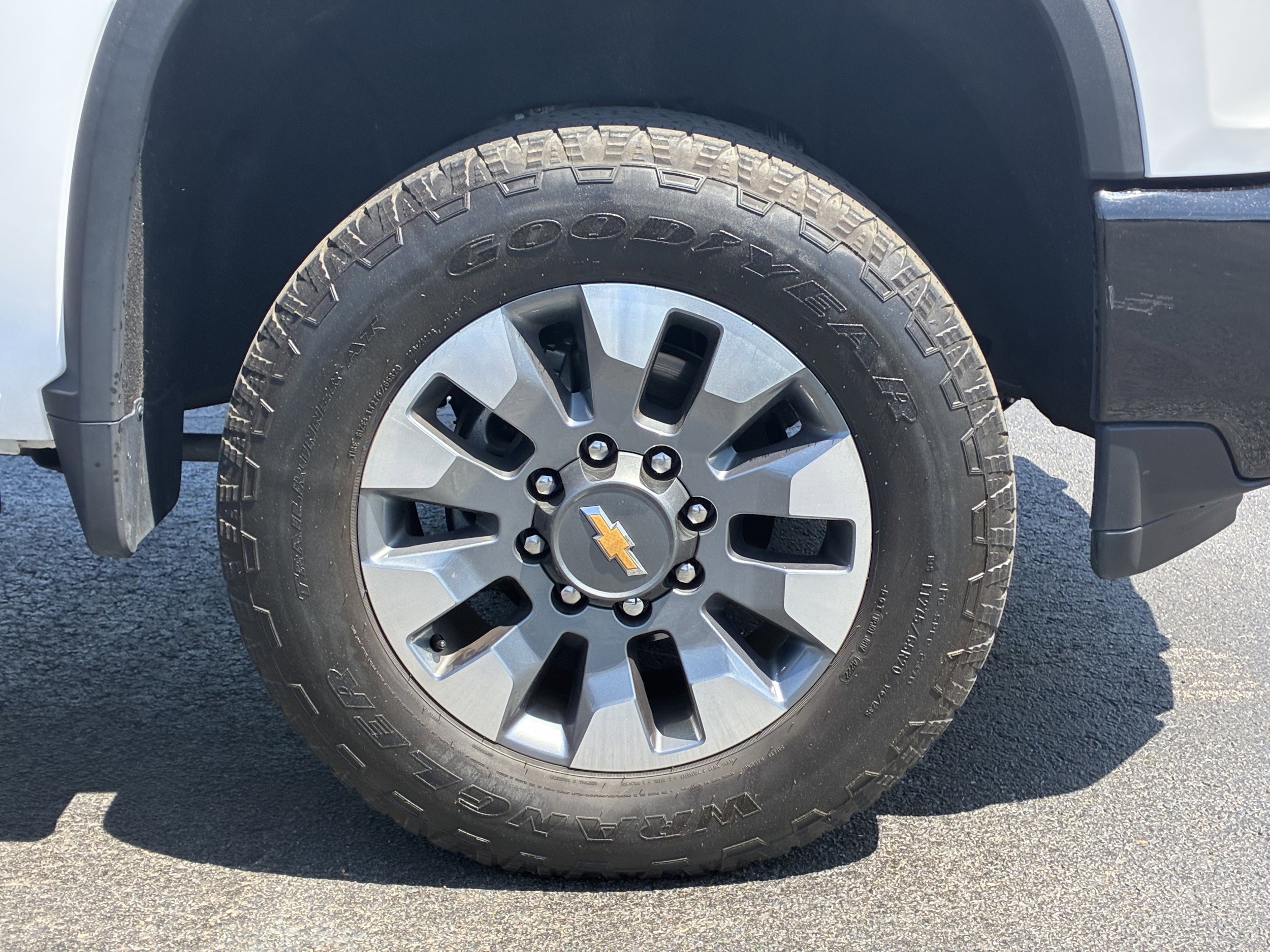 2023 Chevrolet Silverado 2500HD Custom photo 5