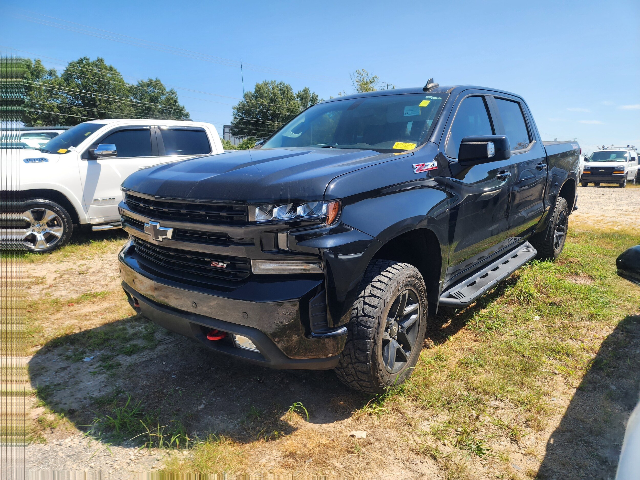 2019 Chevrolet Silverado Trail Boss LT photo 2