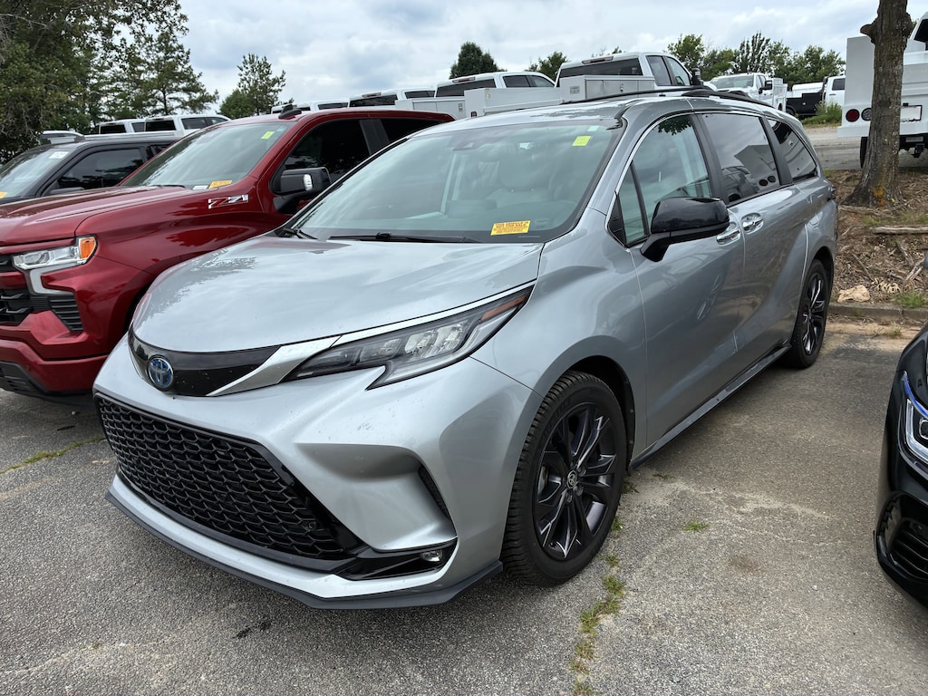 Used 2022 Toyota Sienna XSE Minivan
