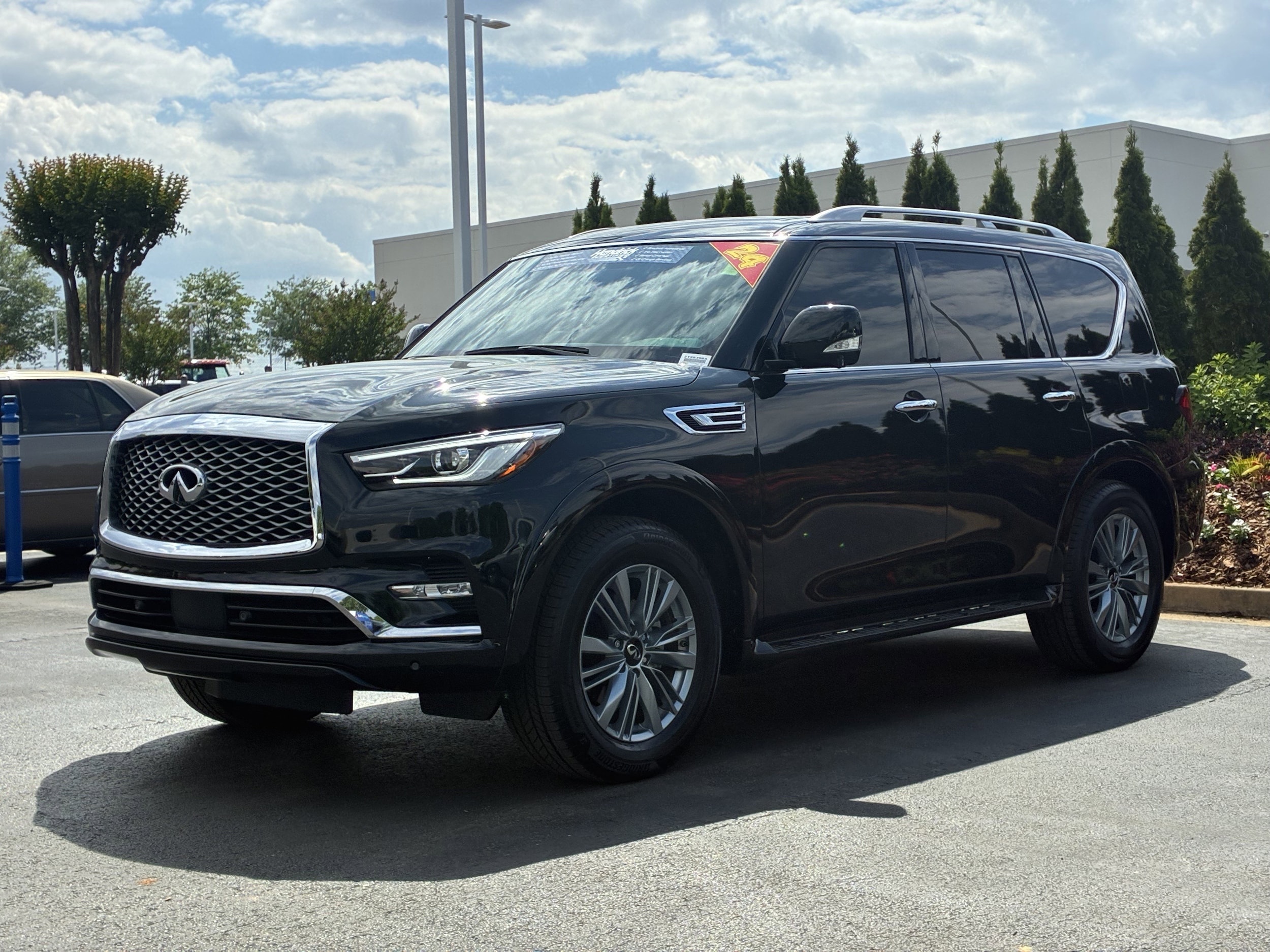 2024 INFINITI QX80 LUXE photo 4