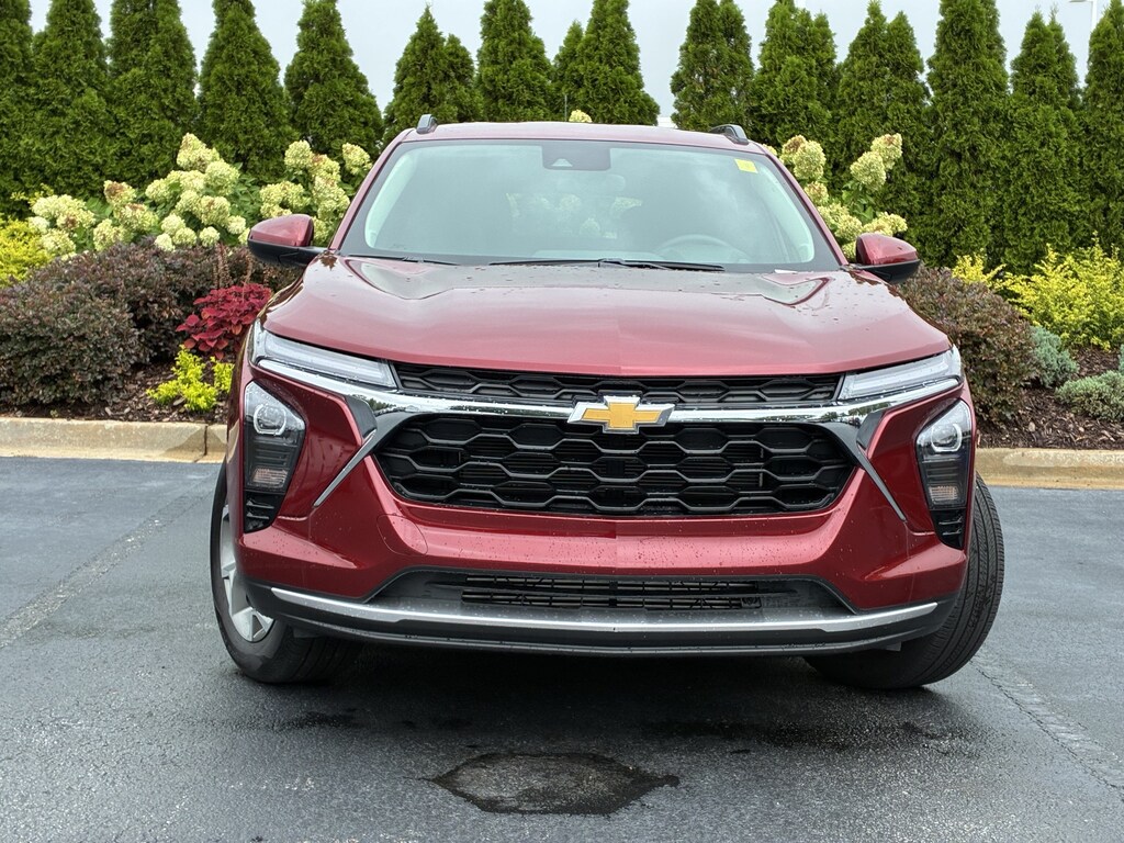 Used 2025 Chevrolet Trax LT SUV