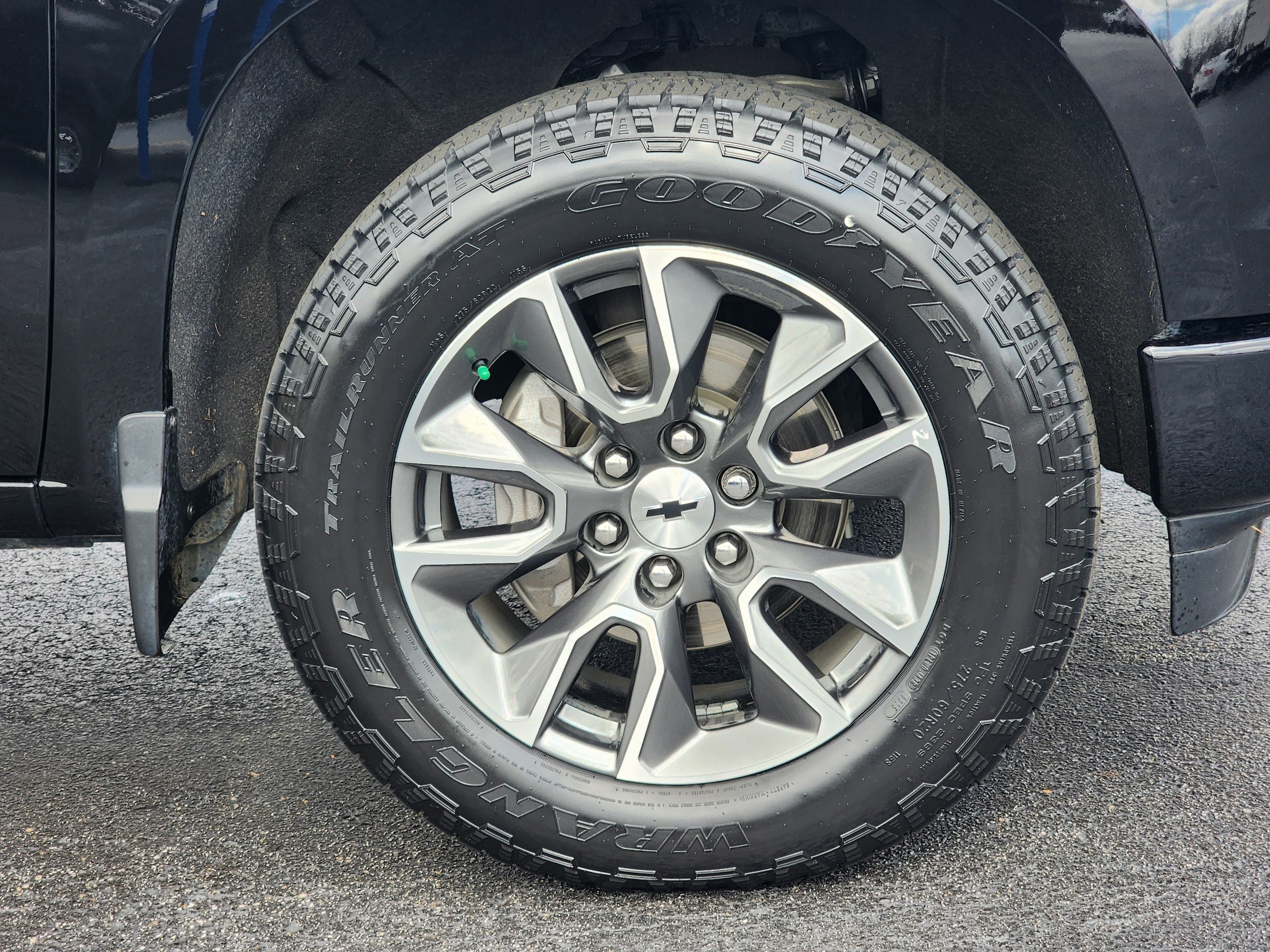 2025 Chevrolet Silverado 1500 RST photo 4