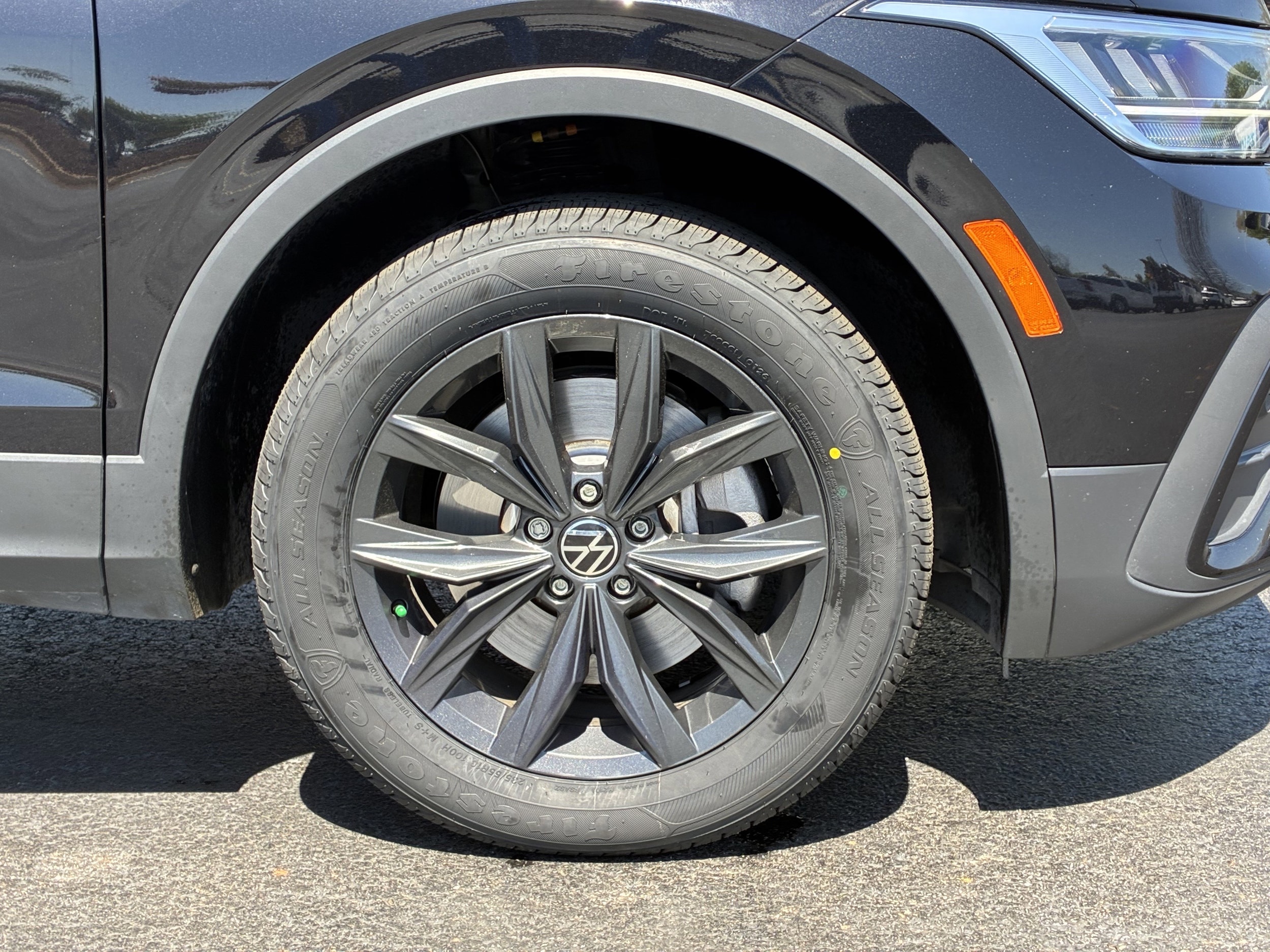 2024 Volkswagen Tiguan SE photo 5