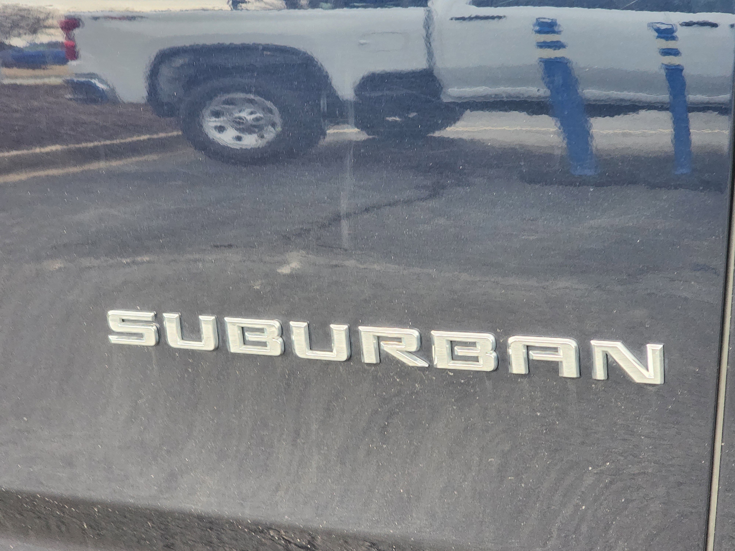 2024 Chevrolet Suburban LT photo 5