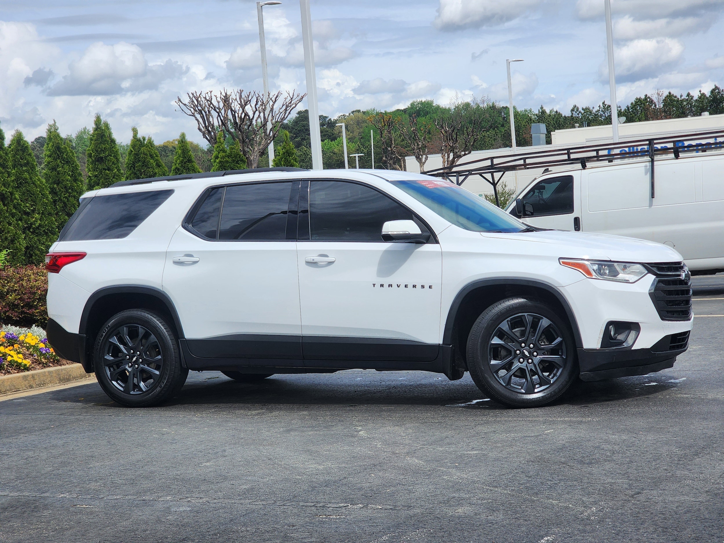 2021 Chevrolet Traverse RS photo 2
