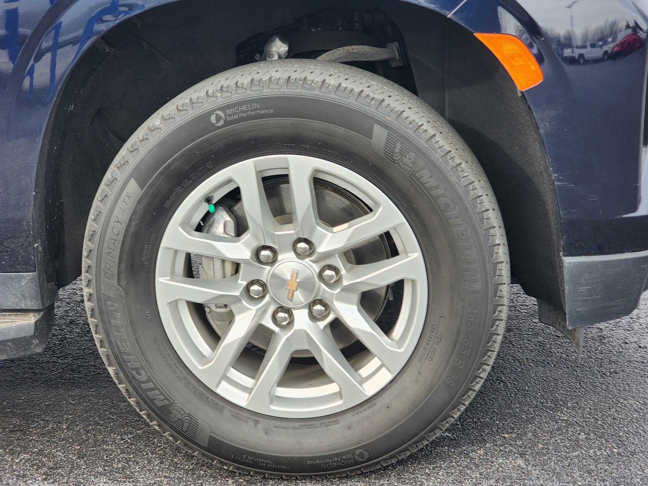 2024 Chevrolet Suburban LT photo 4