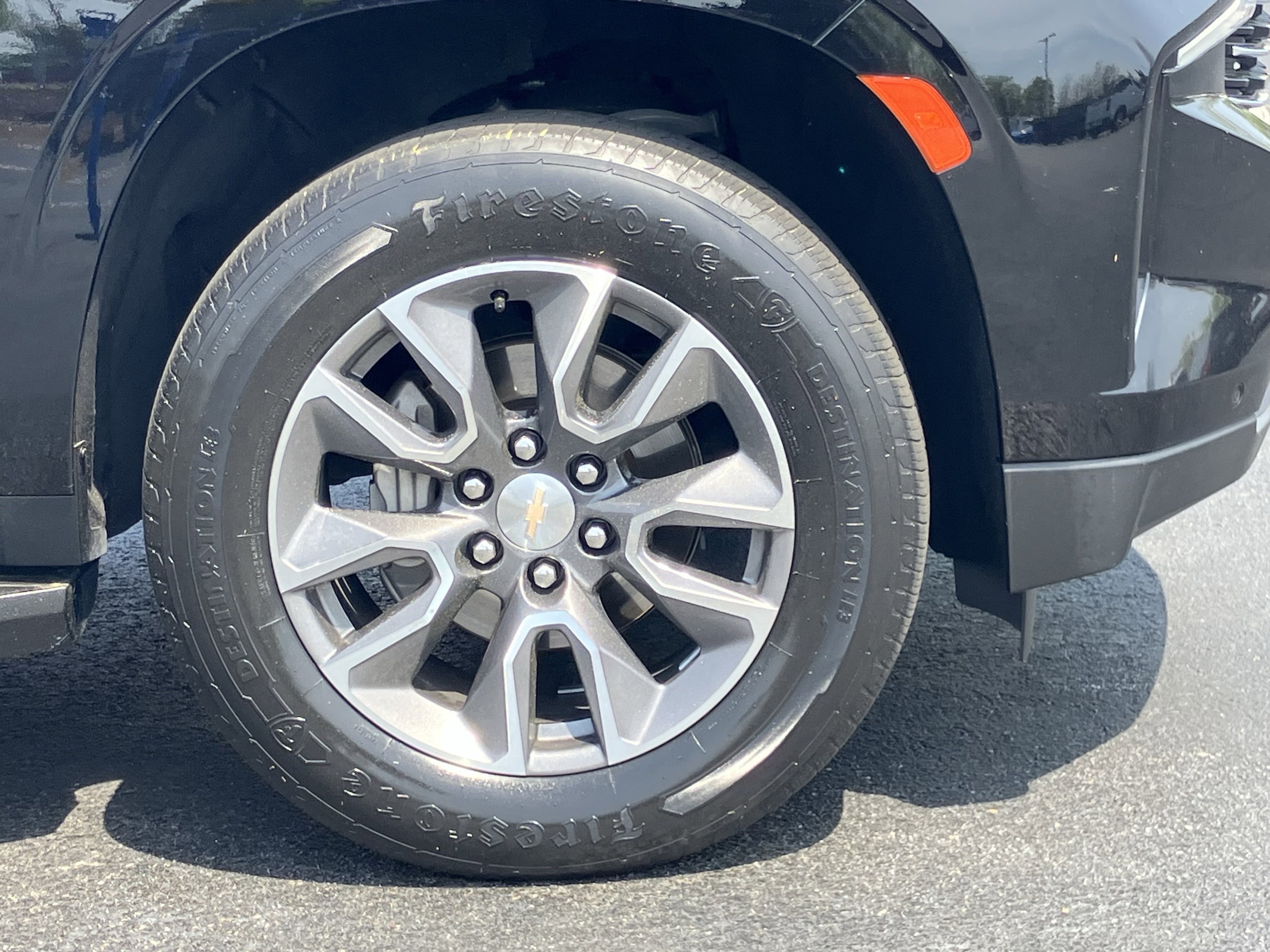 2022 Chevrolet Suburban LT photo 5