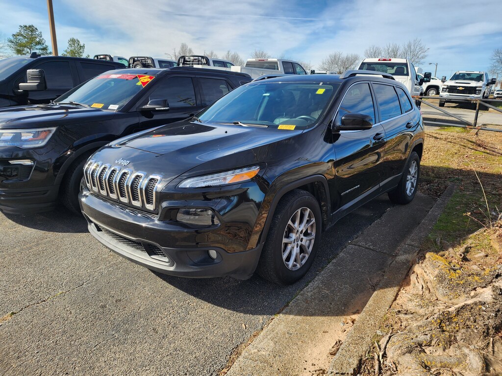 Used 2017 Jeep Cherokee Latitude SUV