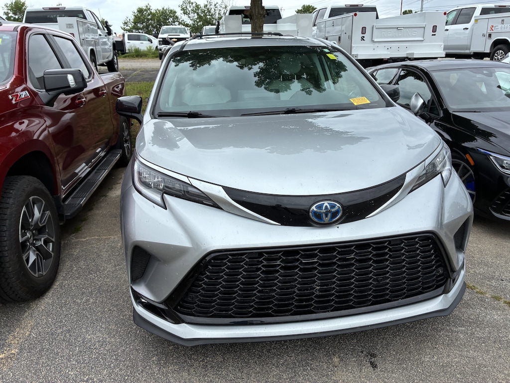 Used 2022 Toyota Sienna XSE Minivan