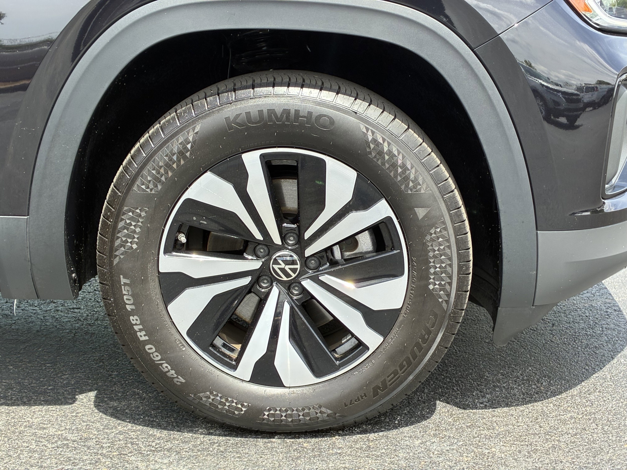 2025 Volkswagen Atlas Cross Sport 2.0T SE photo 4
