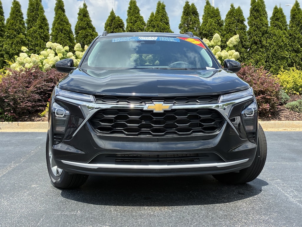 Used 2025 Chevrolet Trax LT SUV