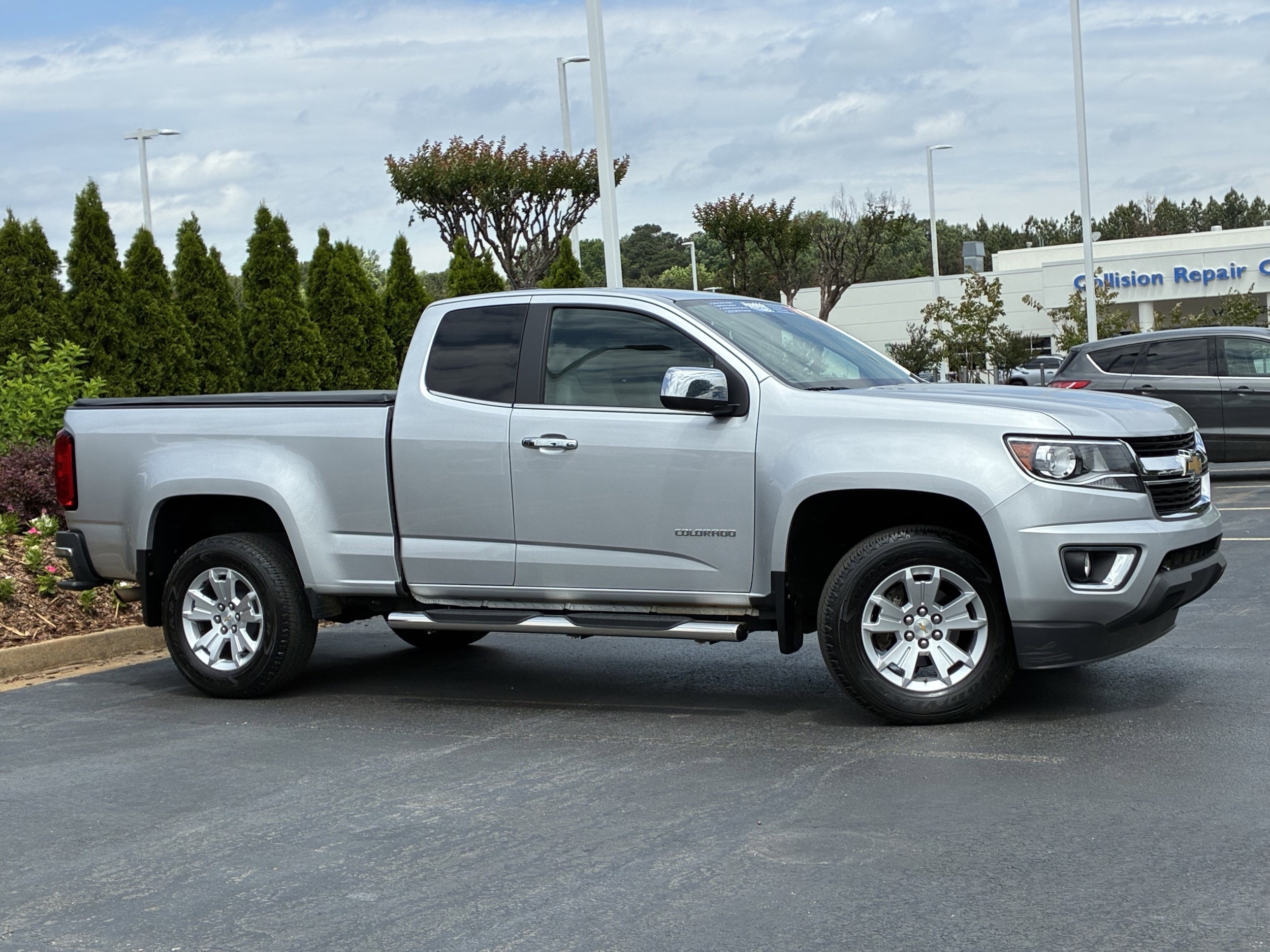 2019 Chevrolet Colorado 2WD LT photo 2