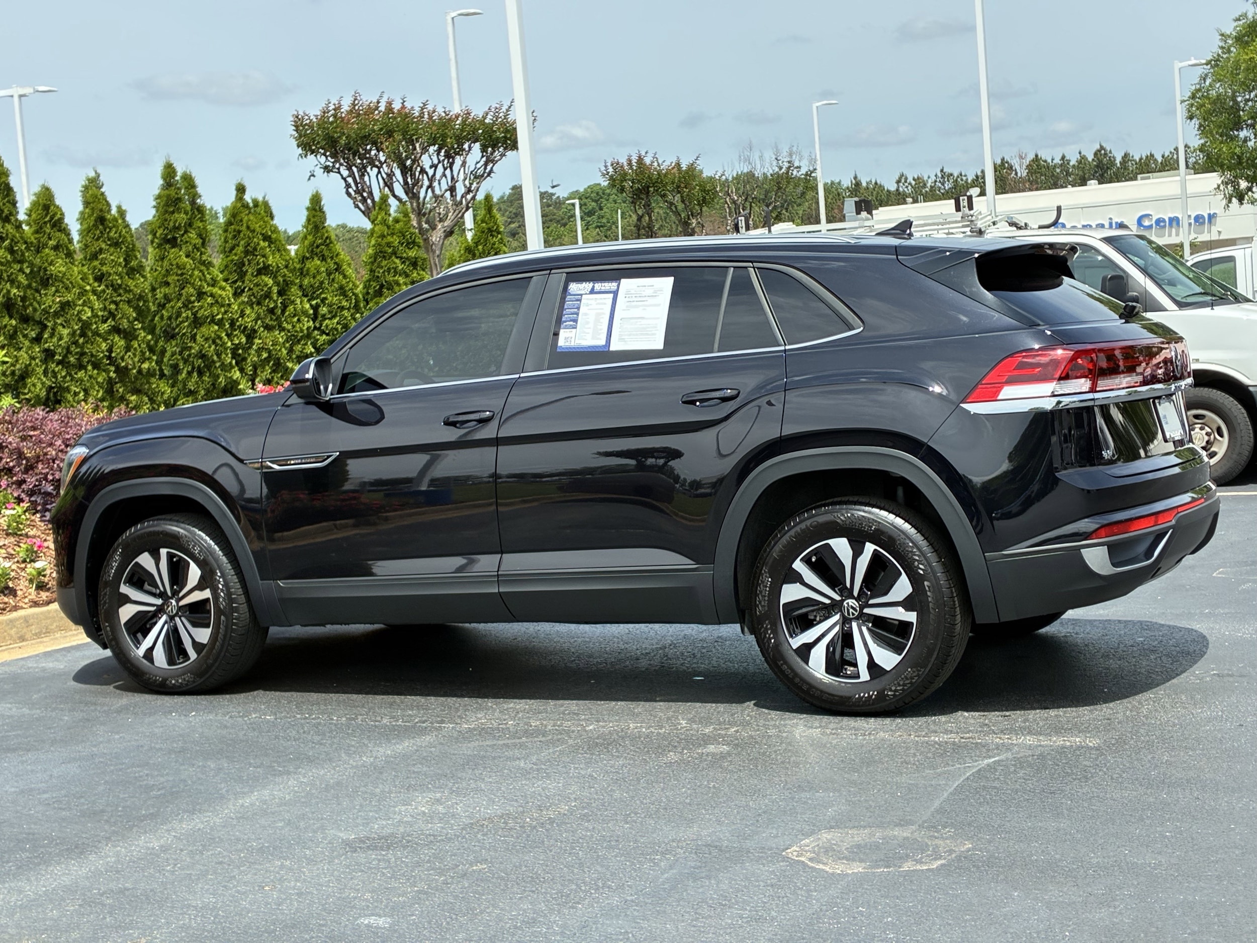 2025 Volkswagen Atlas Cross Sport 2.0T SE photo 3