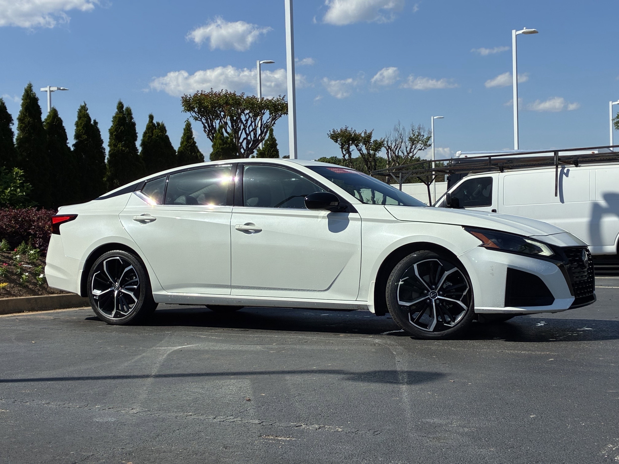 2023 Nissan Altima 2.5 SR photo 2