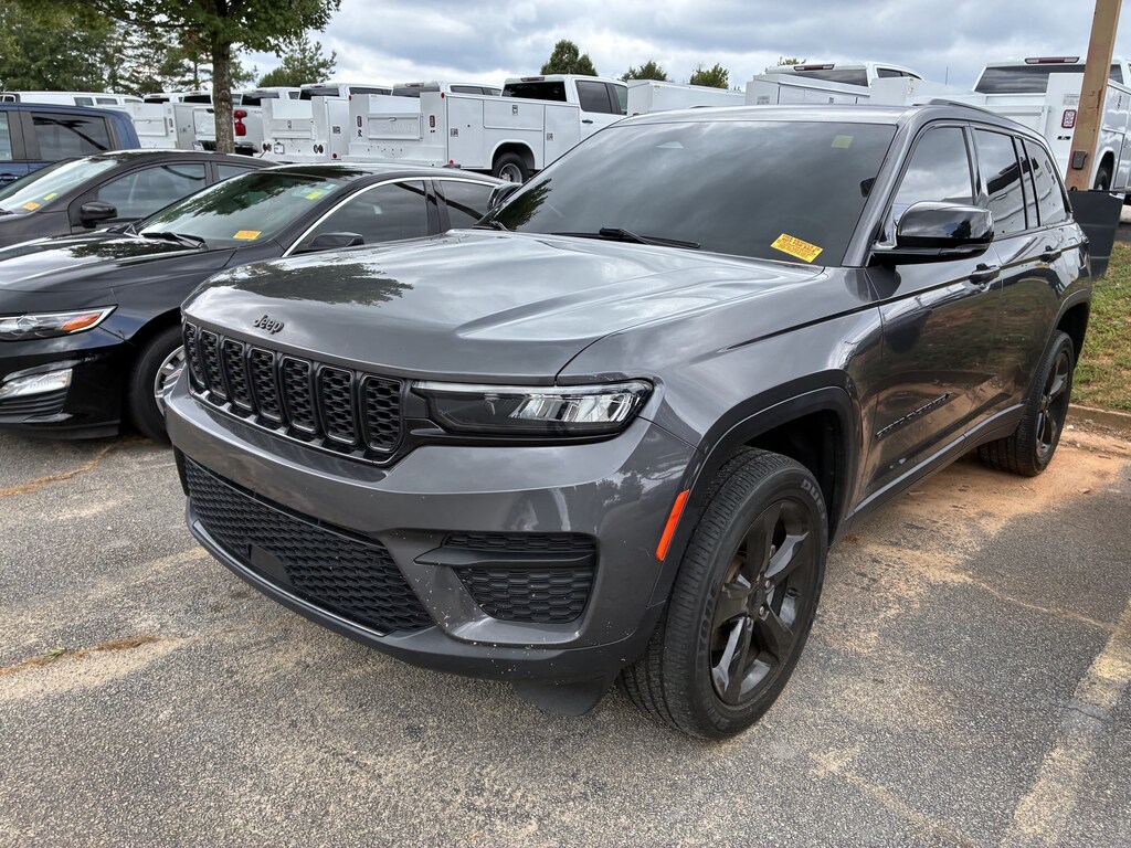 Used 2023 Jeep Grand Cherokee Altitude SUV