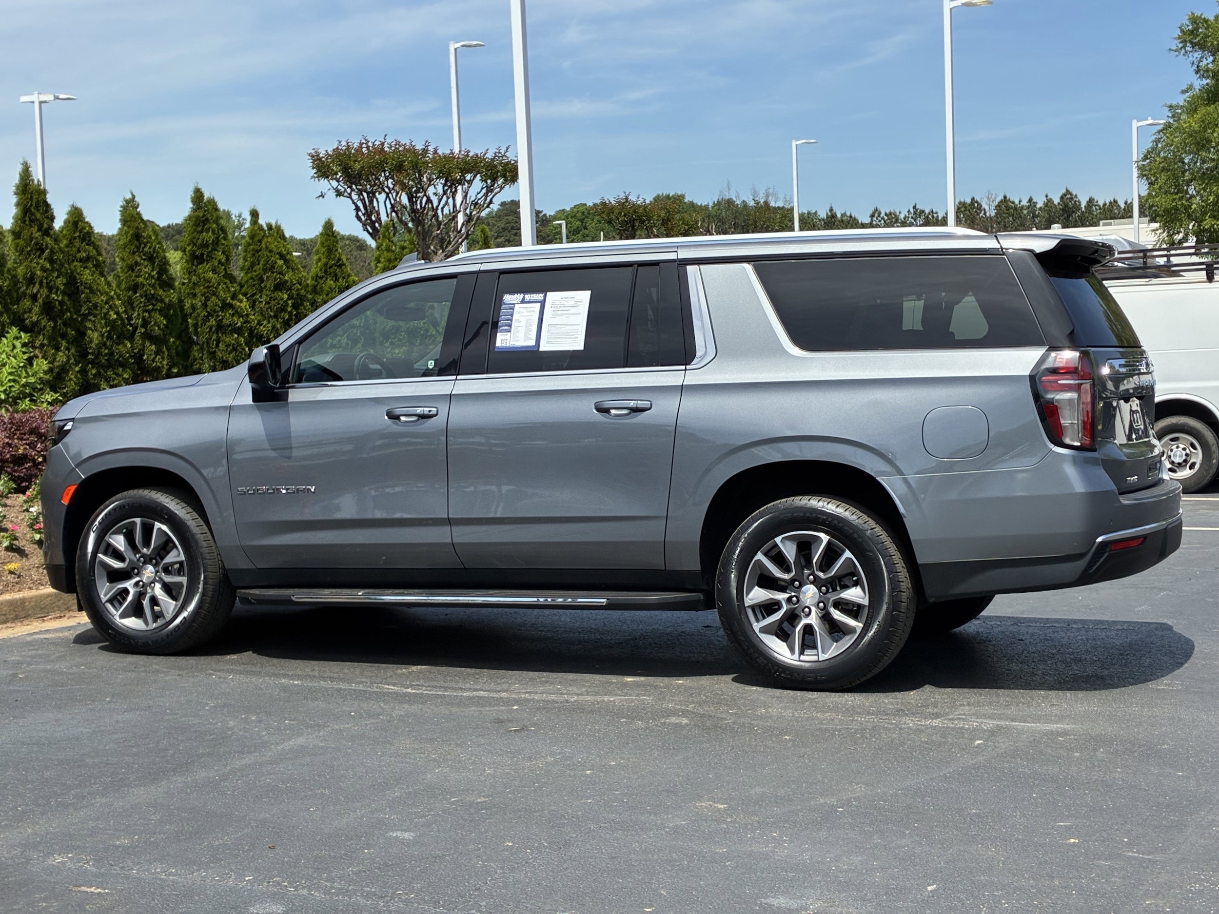 2022 Chevrolet Suburban LS photo 3