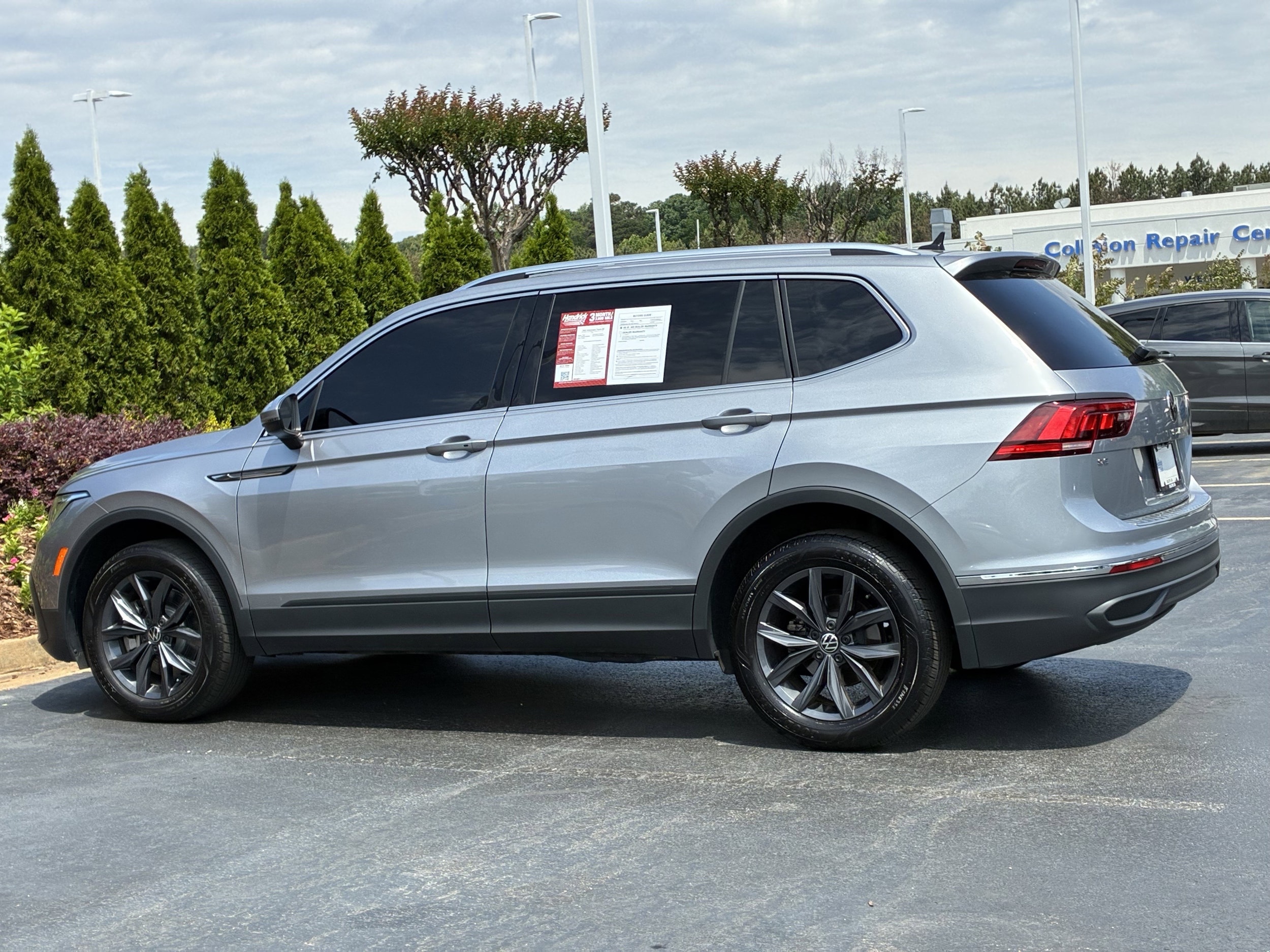 2023 Volkswagen Tiguan SE photo 3