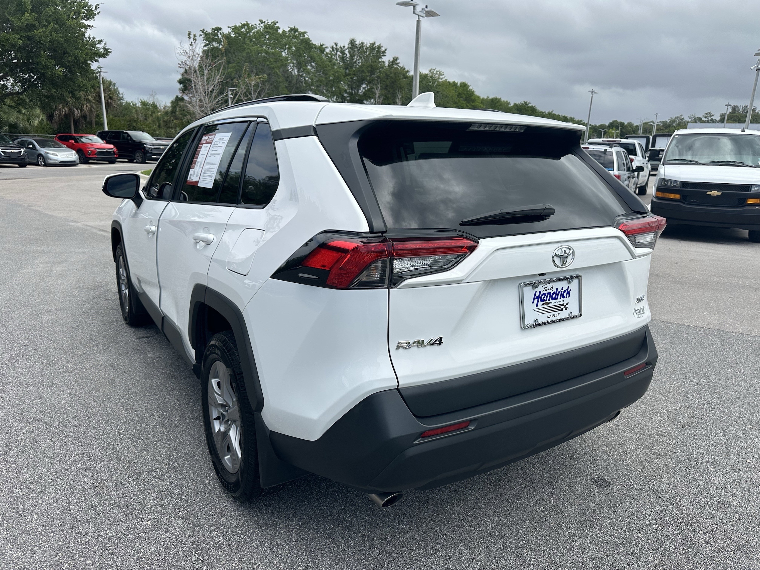 2024 Toyota RAV4 XLE photo 3