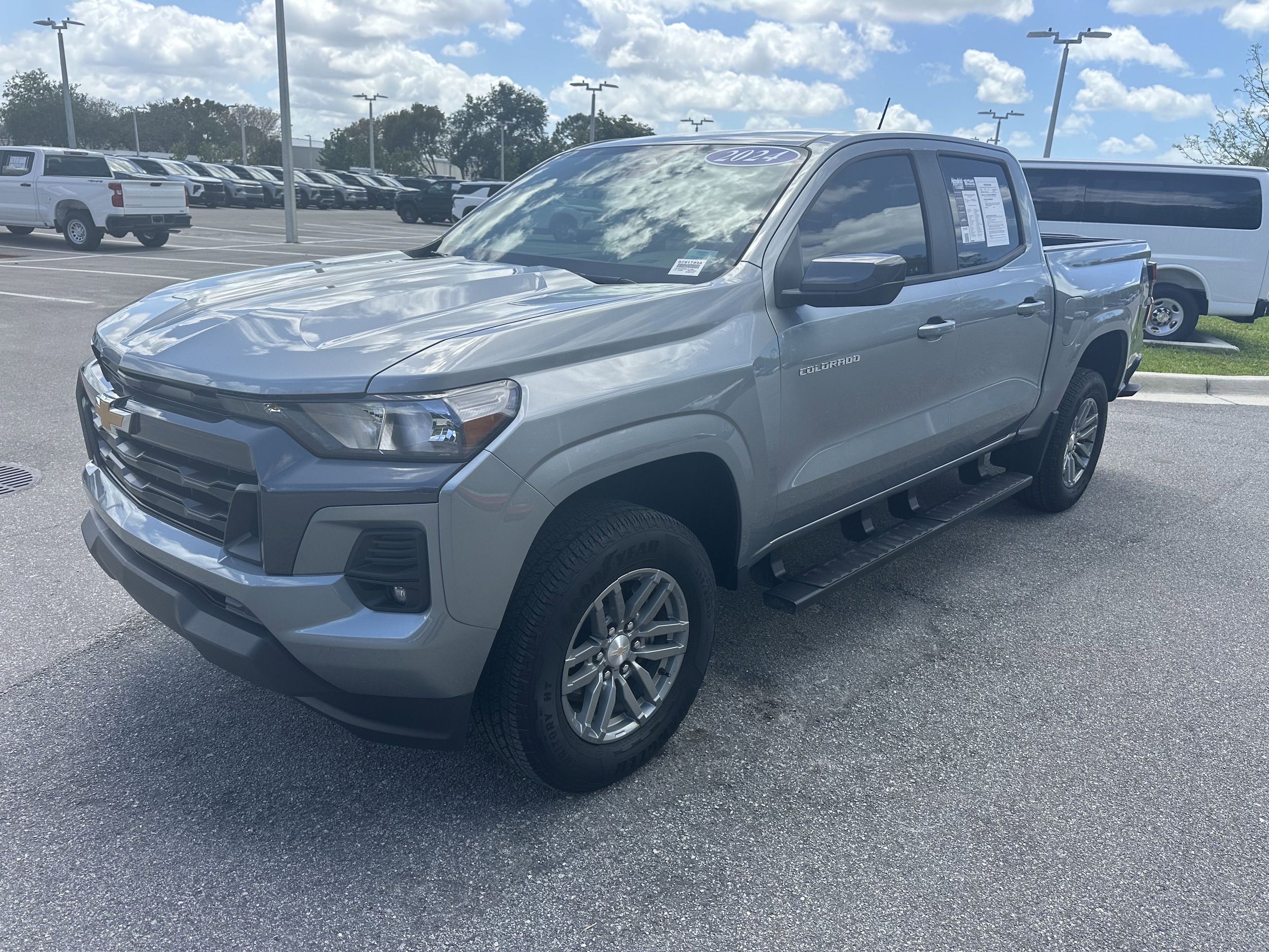2024 Chevrolet Colorado 2WD LT photo 4